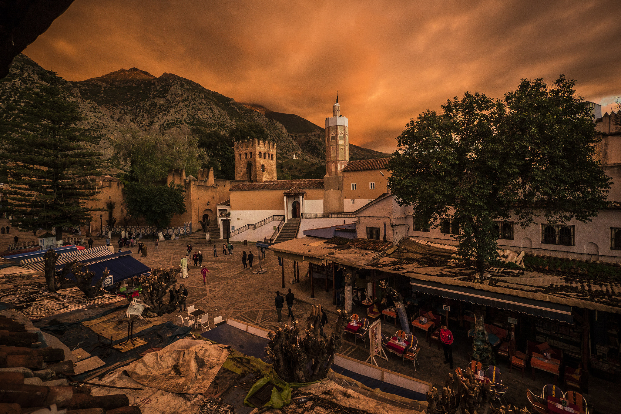 Panasonic Lumix DMC-GH4 + Panasonic Lumix G Vario 7-14mm F4 ASPH sample photo. Chefchaouen sunset photography