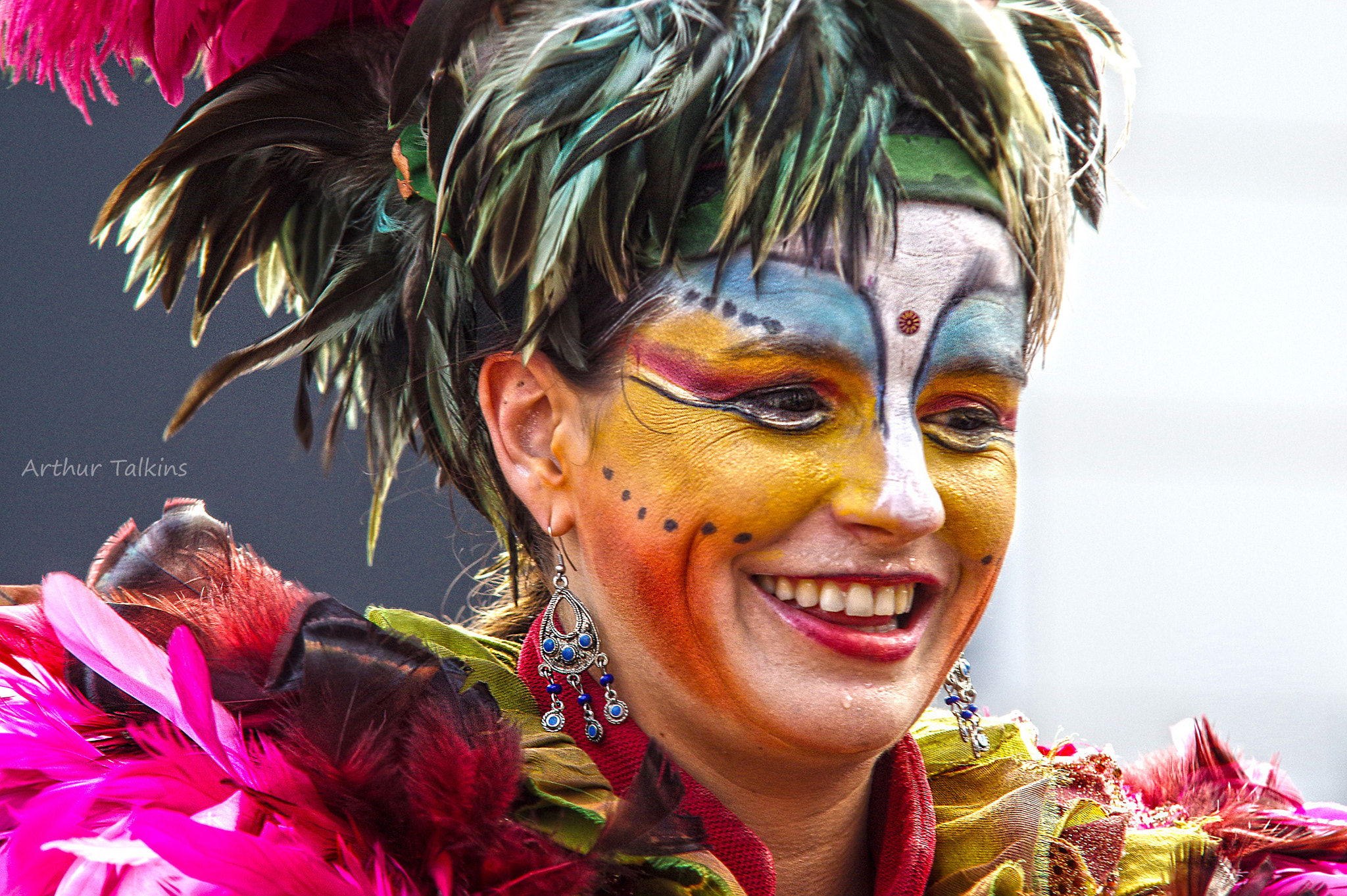 Sigma 70-200mm F2.8 EX DG Macro HSM II sample photo. Street theatre... sweating it out... photography