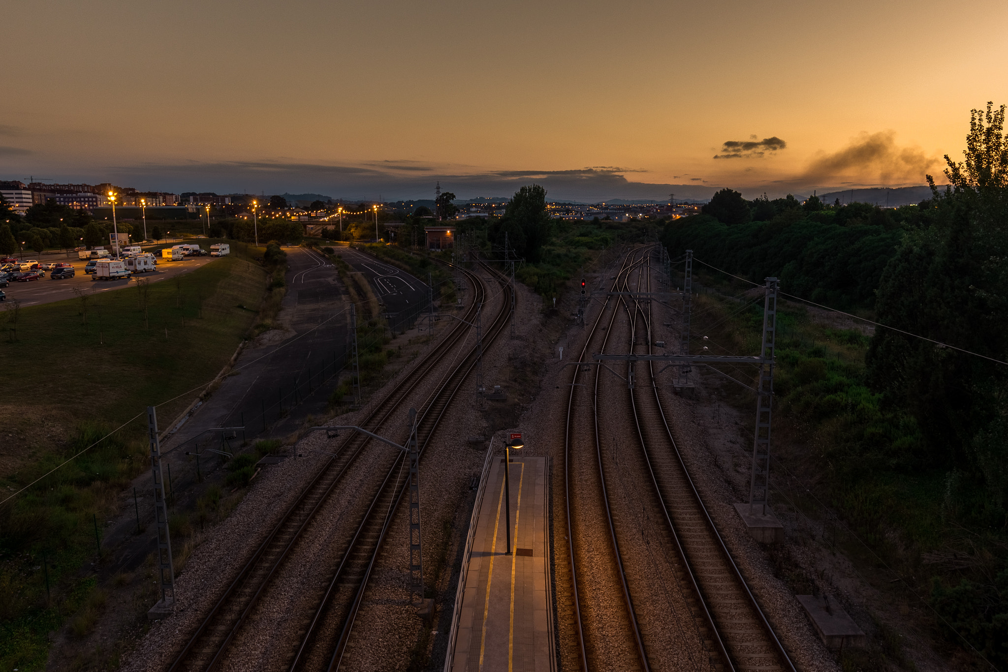 Canon EOS 60D + Canon EF 300mm f/2.8L sample photo. Lonely streetlight photography