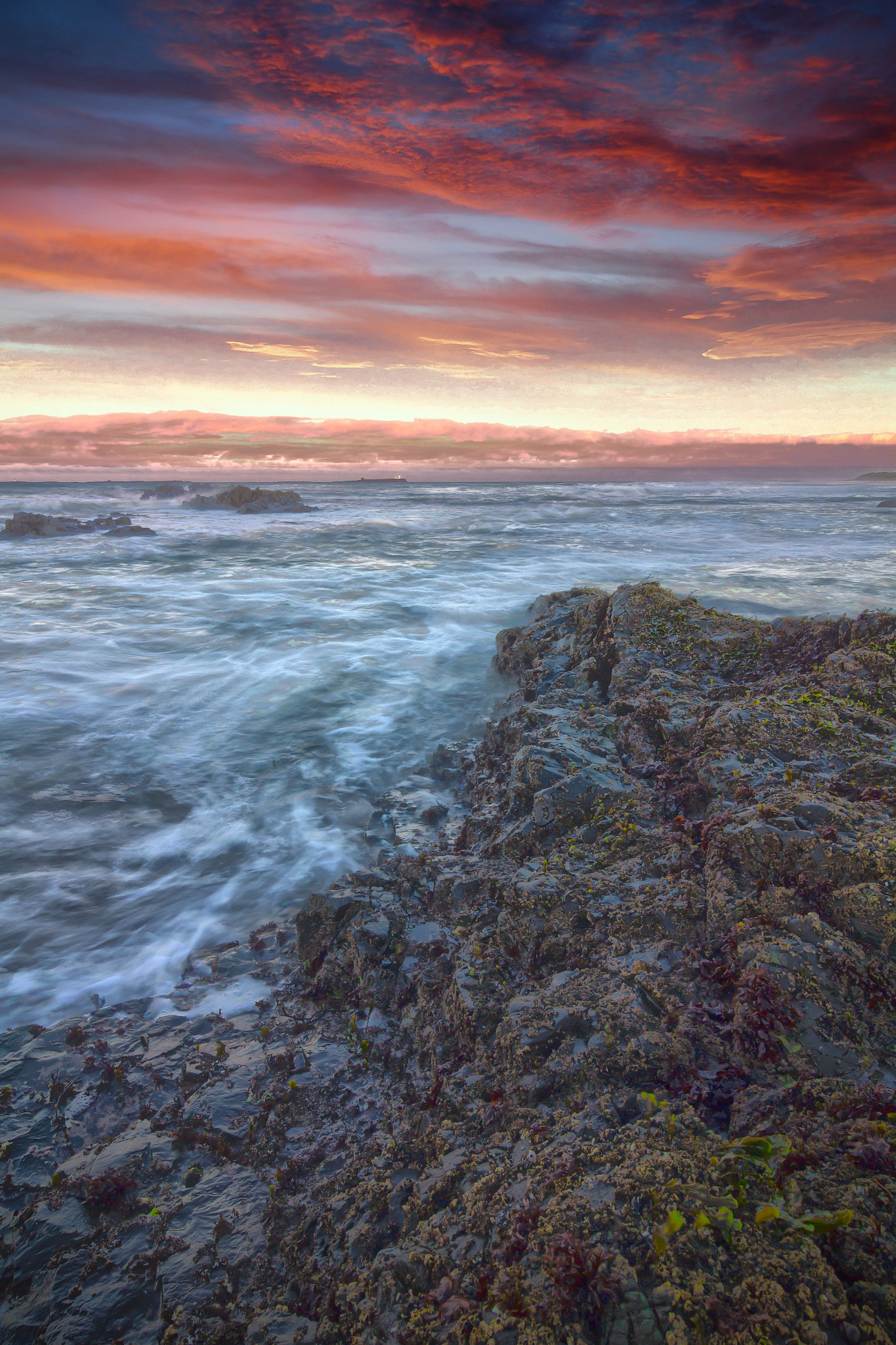 Canon EOS 650D (EOS Rebel T4i / EOS Kiss X6i) + Tokina AT-X Pro 12-24mm F4 (IF) DX sample photo. Bamburgh beach sunset photography