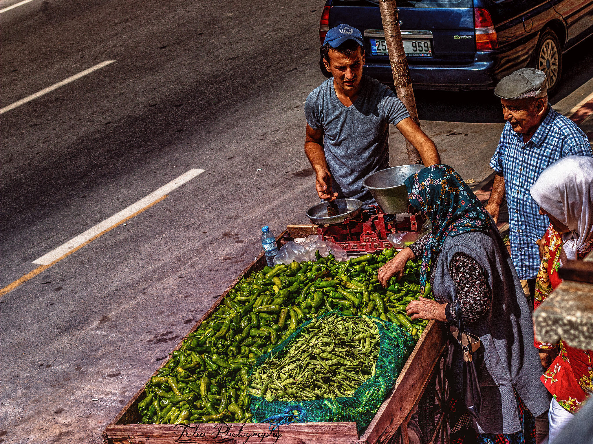 Canon EOS 70D + Canon EF 50mm F1.8 II sample photo. Street vendor photography