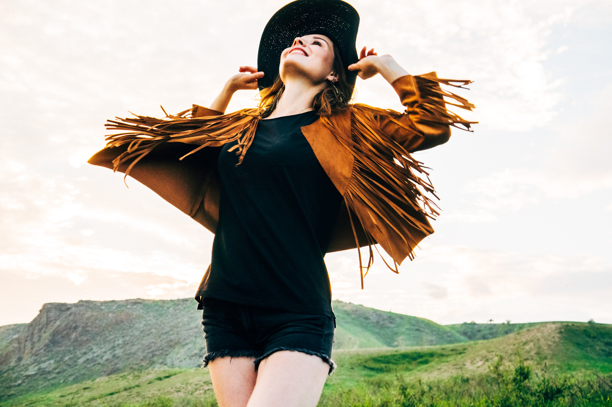 Sony a6300 + Sony E 18-55mm F3.5-5.6 OSS sample photo. Young girl in hat dance photography