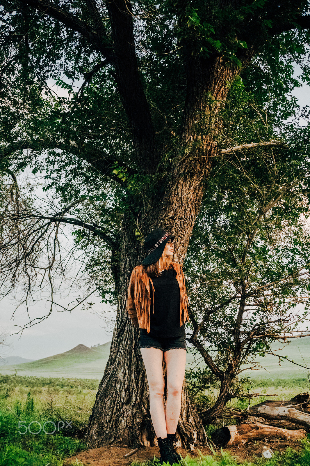 Sony a6300 sample photo. Red girl back on treee photography