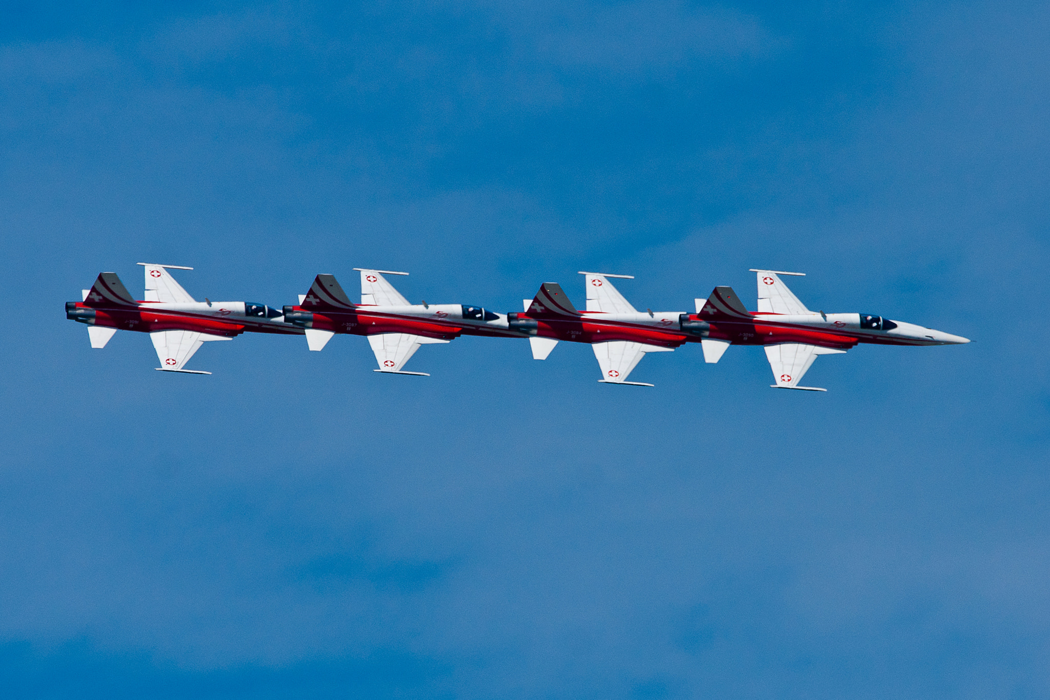 Sony Alpha DSLR-A700 + Sony 70-400mm F4-5.6 G SSM sample photo. Patrouille suisse photography