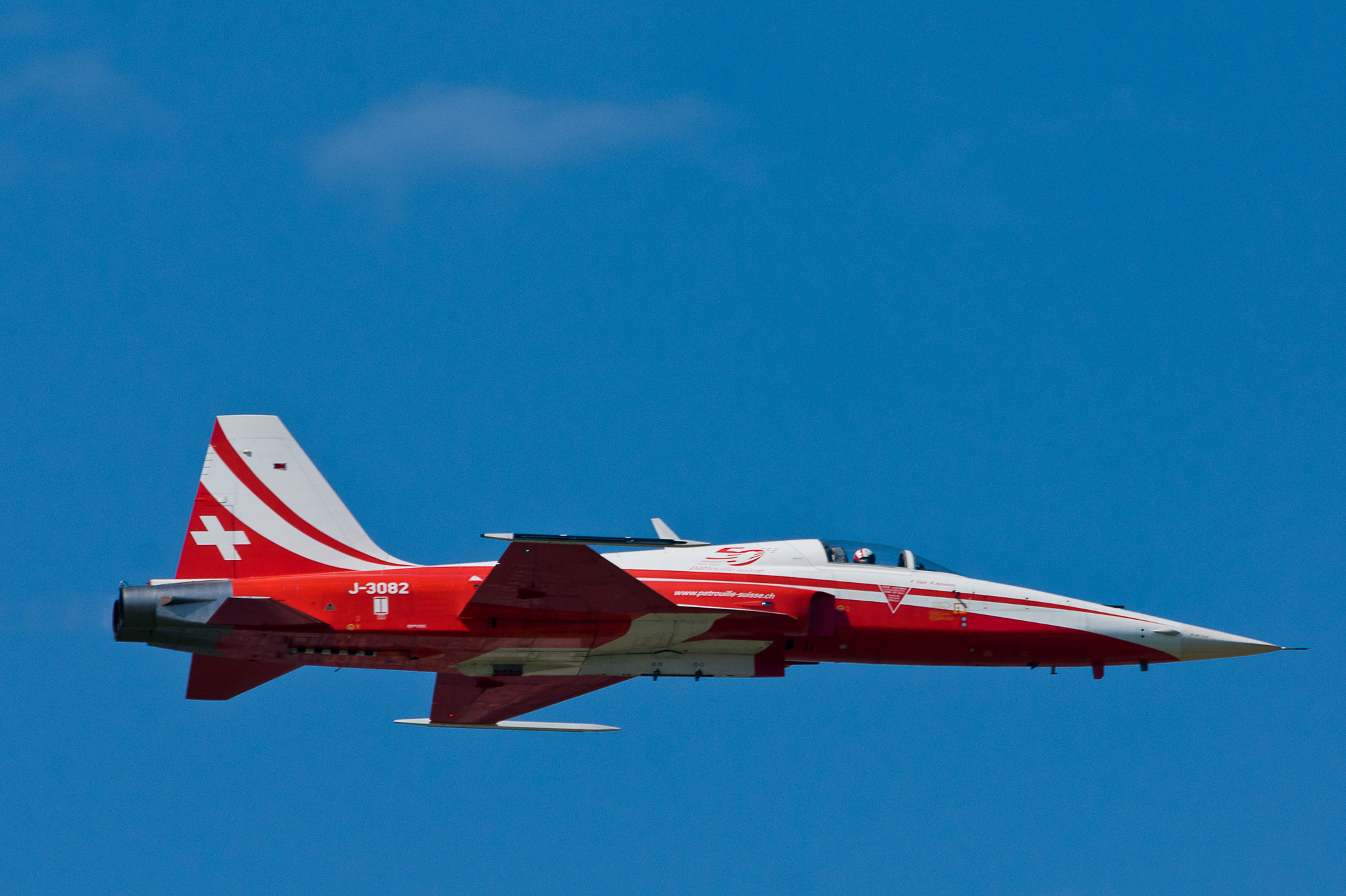 Sony Alpha DSLR-A700 + Sony 70-400mm F4-5.6 G SSM sample photo. Patrouille suisse photography