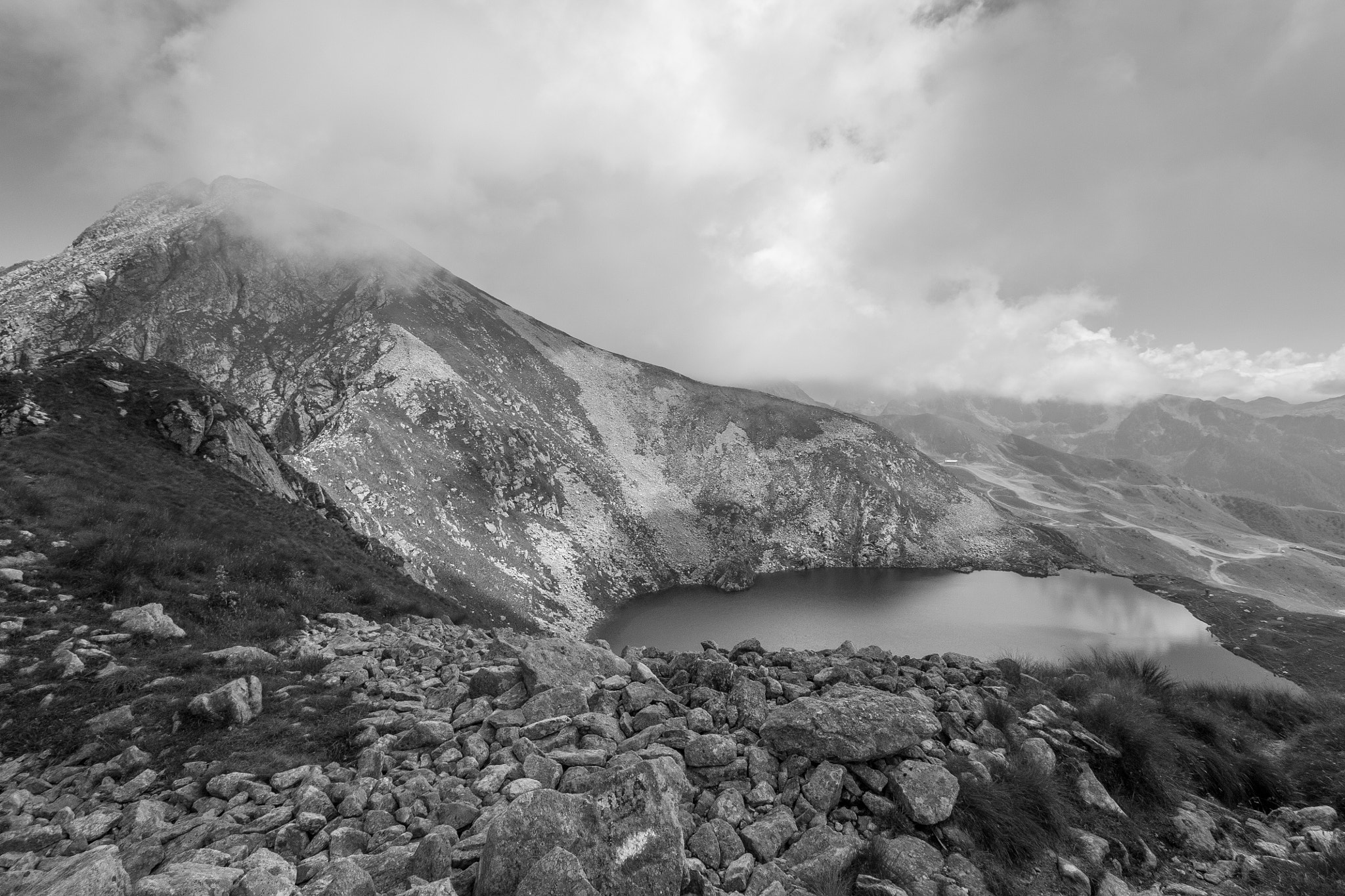 Canon EOS 450D (EOS Rebel XSi / EOS Kiss X2) + Canon EF-S 10-18mm F4.5–5.6 IS STM sample photo. Lago moro - alta val brembana (bg - italy) photography