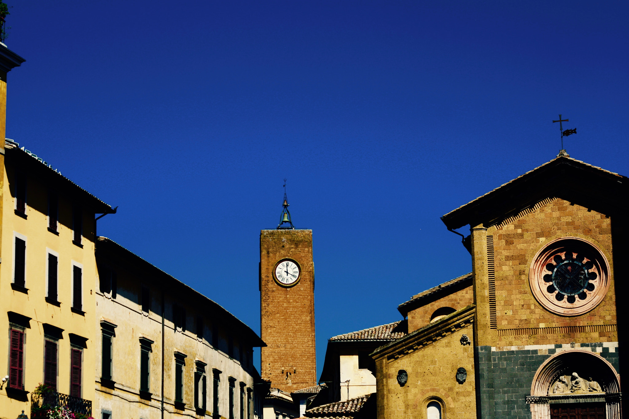 Canon EOS 1000D (EOS Digital Rebel XS / EOS Kiss F) + Canon EF 50mm F1.8 II sample photo. Orvieto, italy photography