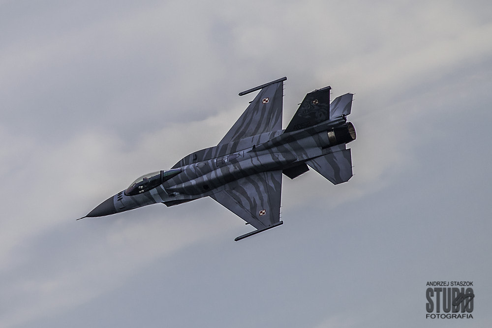 Canon EF 70-200mm F2.8L USM sample photo. F-16 photography