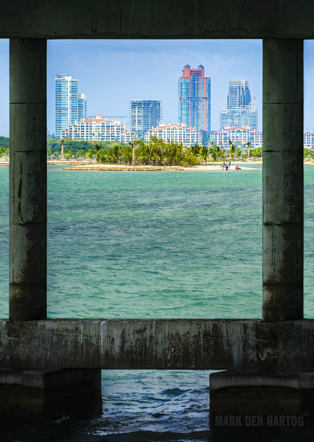 Nikon AF-S Nikkor 70-200mm F4G ED VR sample photo. South beach under the bridge photography