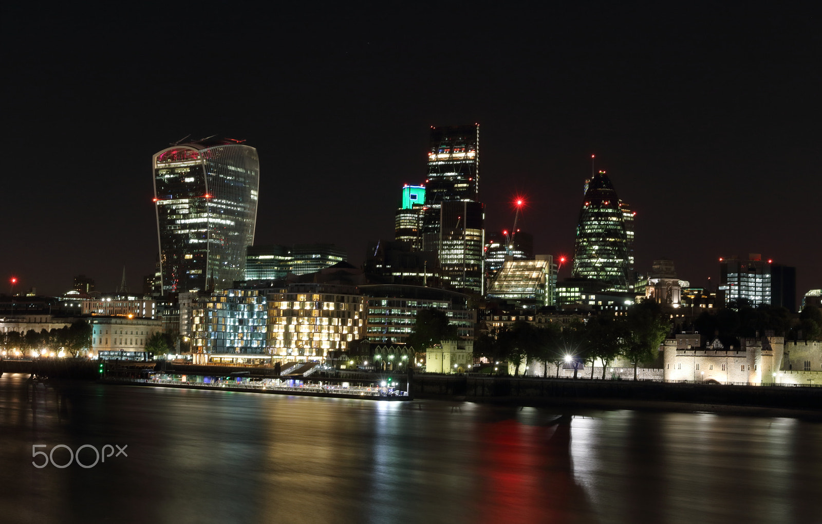 Canon EOS 750D (EOS Rebel T6i / EOS Kiss X8i) sample photo. London skyscrapers at night photography