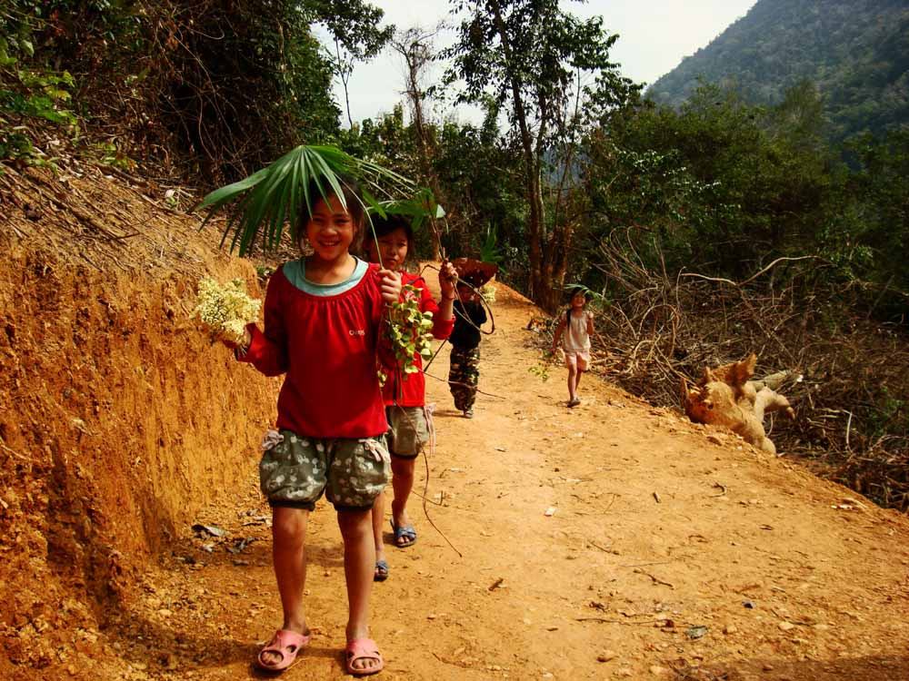 Sony DSC-W200 sample photo. Happy children in laos photography