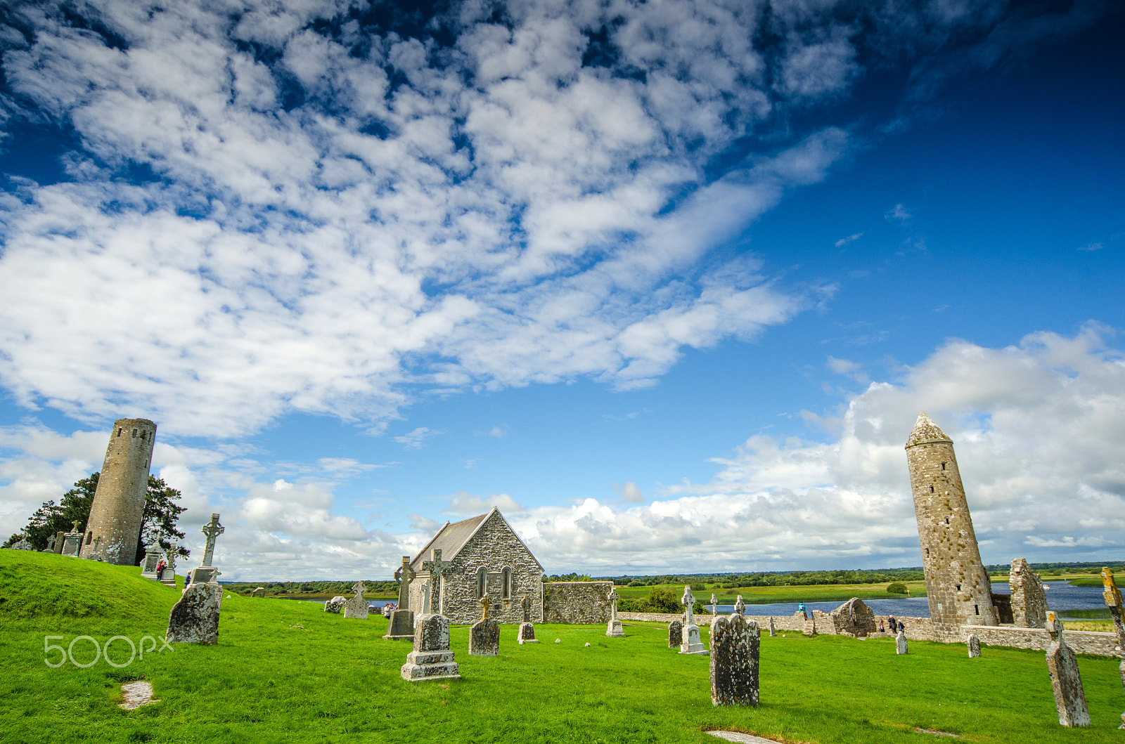 Nikon D7000 + Sigma 12-24mm F4.5-5.6 EX DG Aspherical HSM sample photo. Clonmacnoise round towers photography