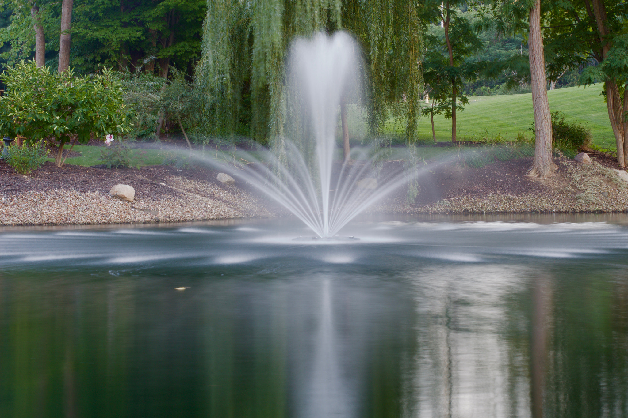 Canon EF 50mm F2.5 Macro sample photo. Water fountain in daylight photography