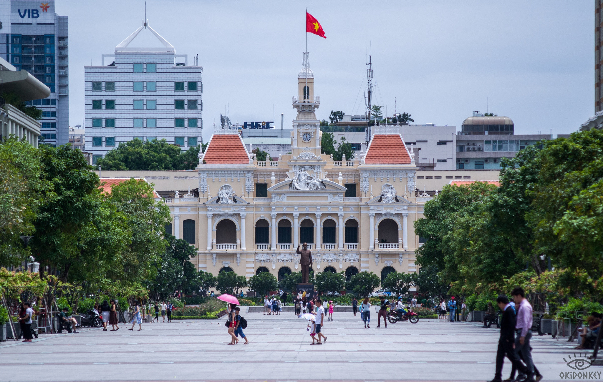 Nikon D7000 + AF Nikkor 70-210mm f/4-5.6 sample photo. Saigon's city hall photography