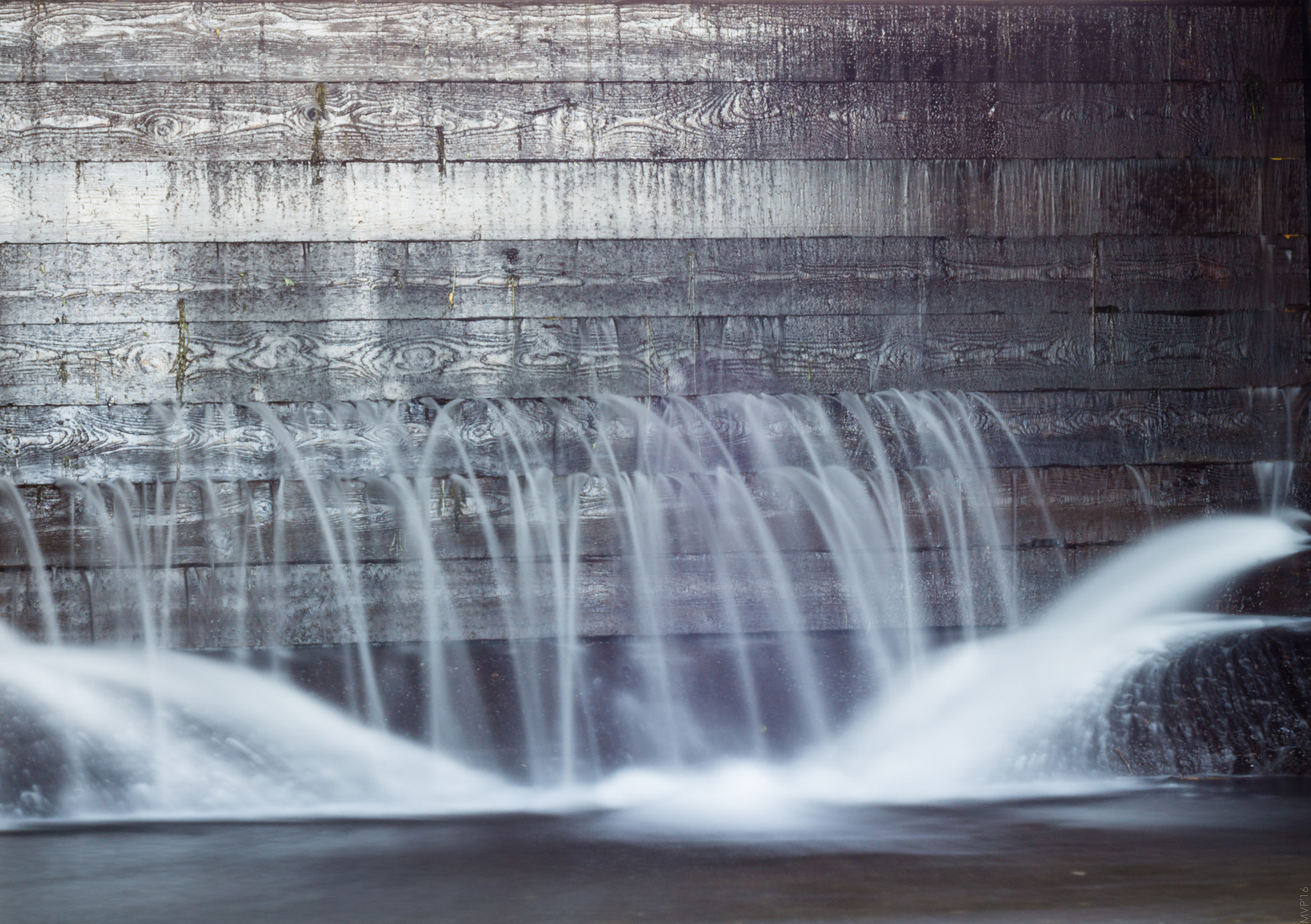 Canon EF 75-300mm f/4-5.6 USM sample photo. Hold the flow photography