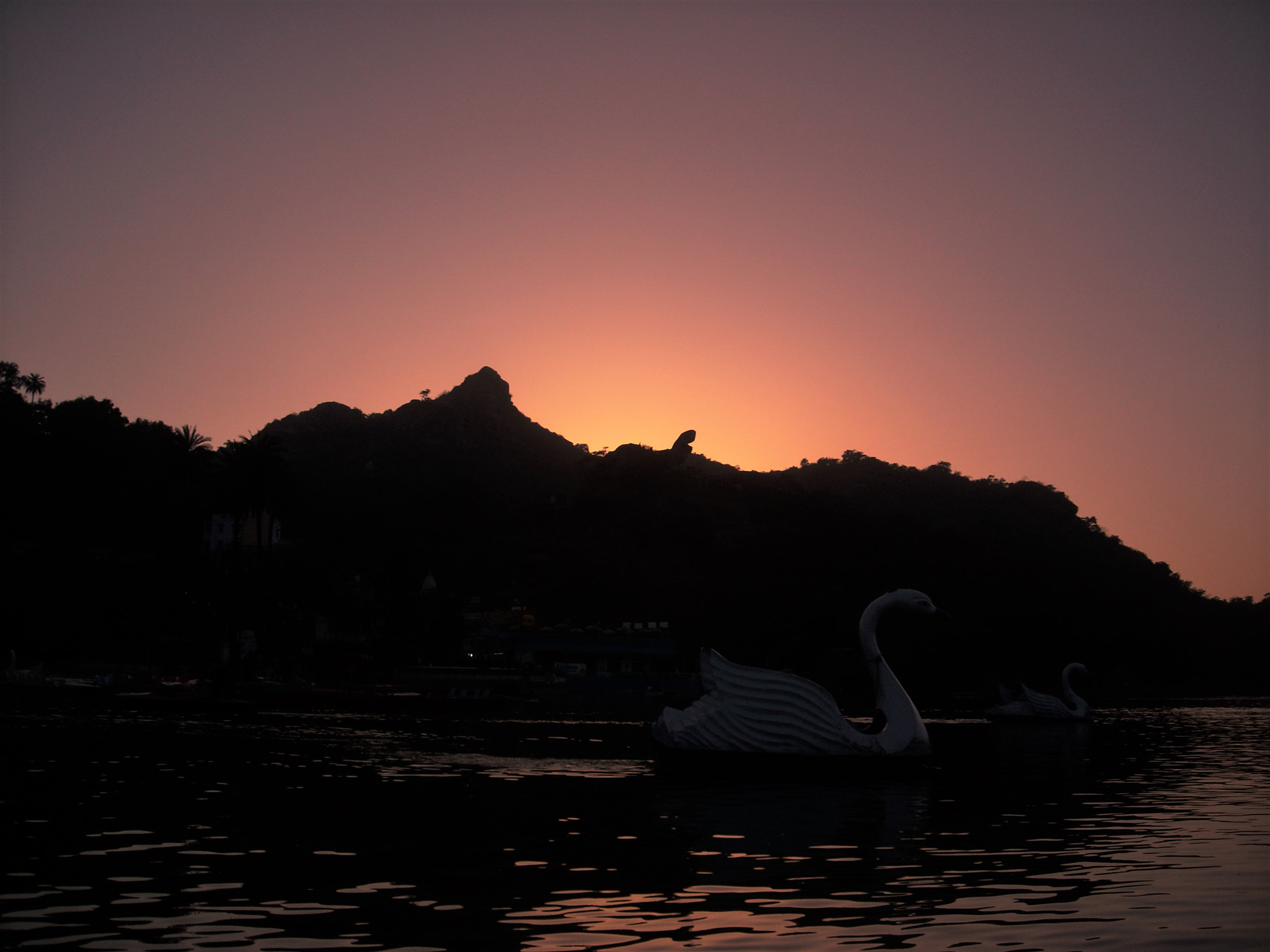 Nikon COOLPIX L15 sample photo. Mount abu-nakki lake photography