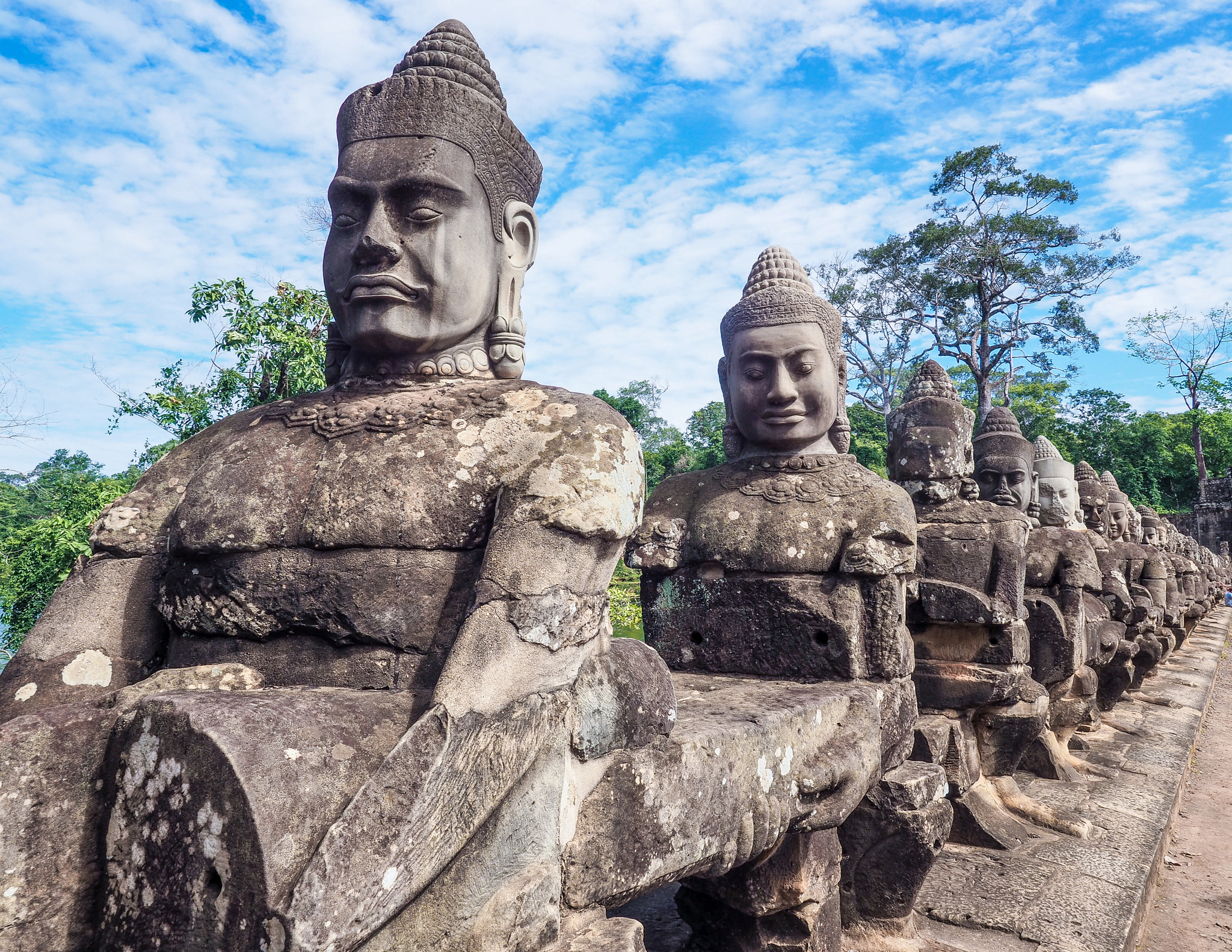 Olympus OM-D E-M10 II + Olympus M.Zuiko Digital ED 7-14mm F2.8 PRO sample photo. Angkor thom photography