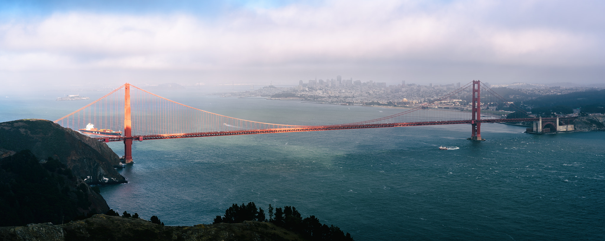 ZEISS Milvus 50mm F1.4 sample photo. Golden gate in golden light photography