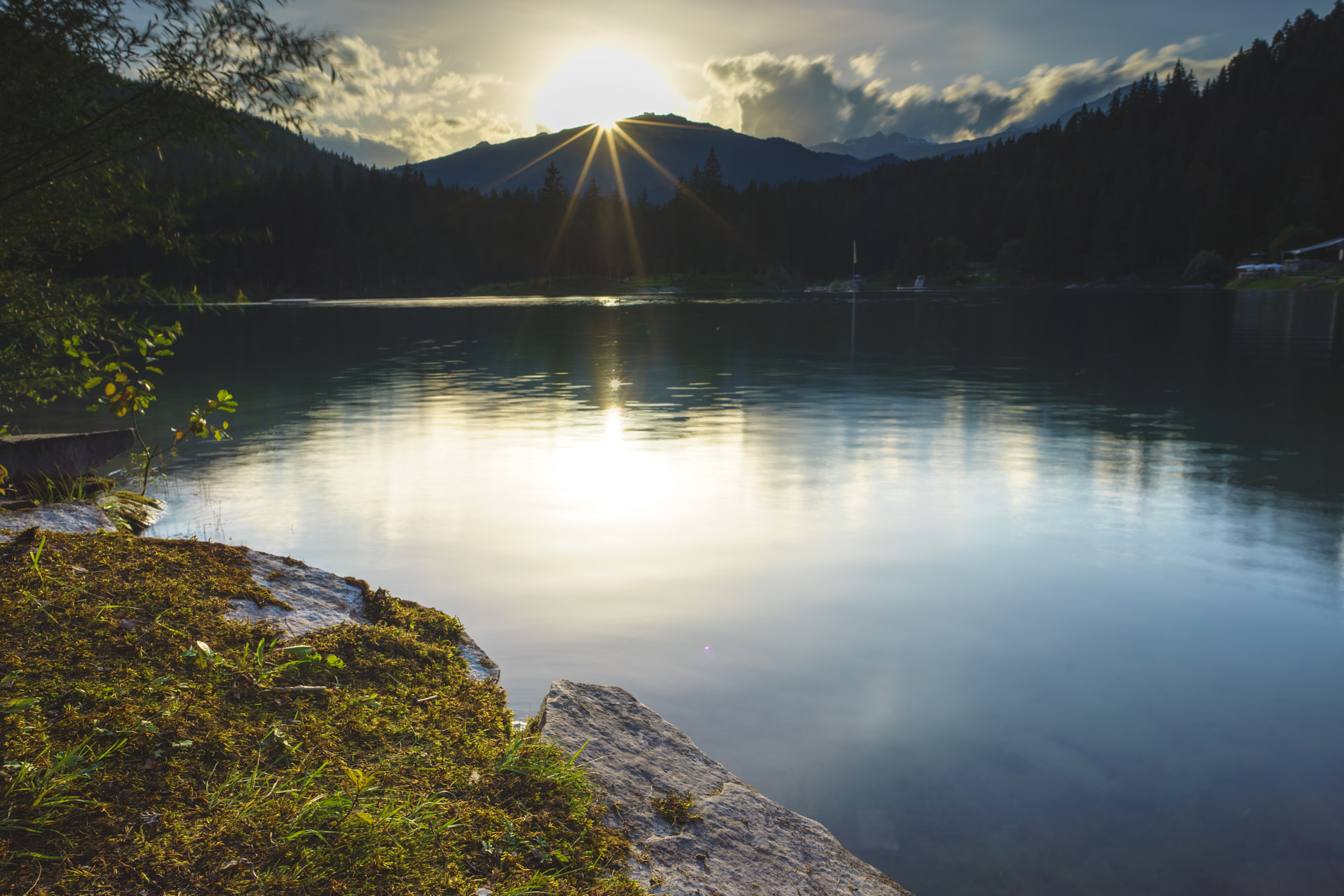 Sony a7 II + E 21mm F2.8 sample photo. Sunset caumasee photography