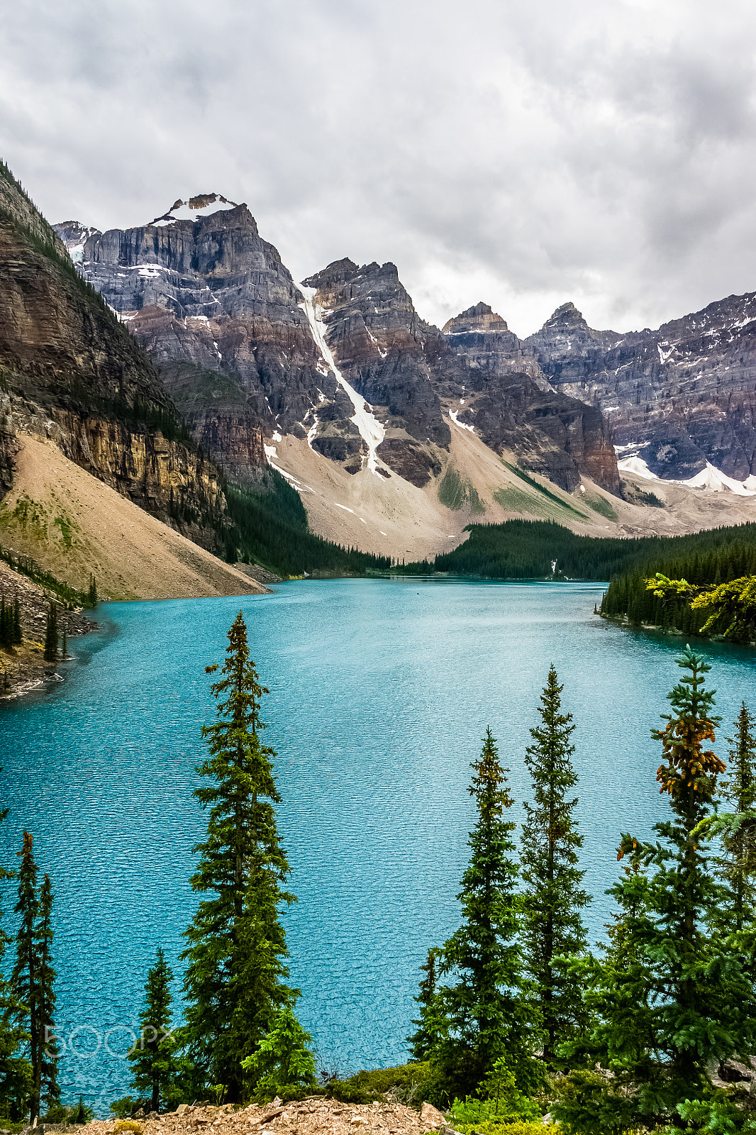 Sony Alpha DSLR-A500 + Sony DT 18-250mm F3.5-6.3 sample photo. Moraine lake - a natural beauty photography