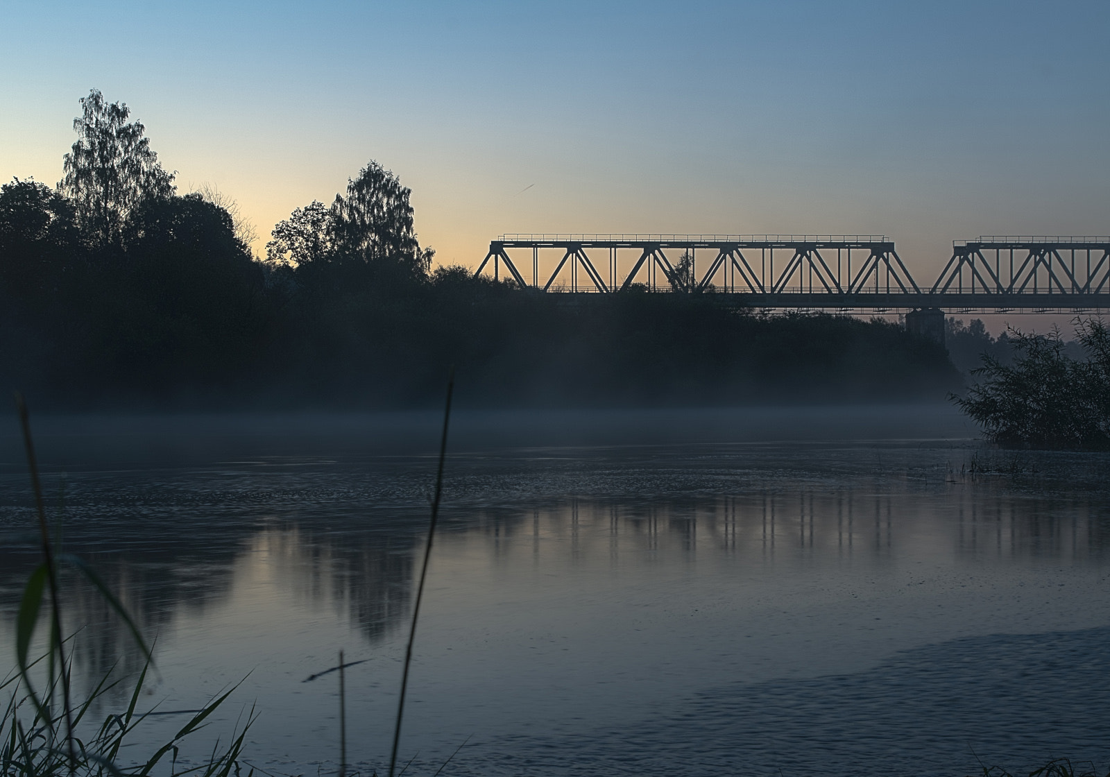 Sony Alpha DSLR-A580 + Tamron SP 24-70mm F2.8 Di VC USD sample photo. Train dawn photography