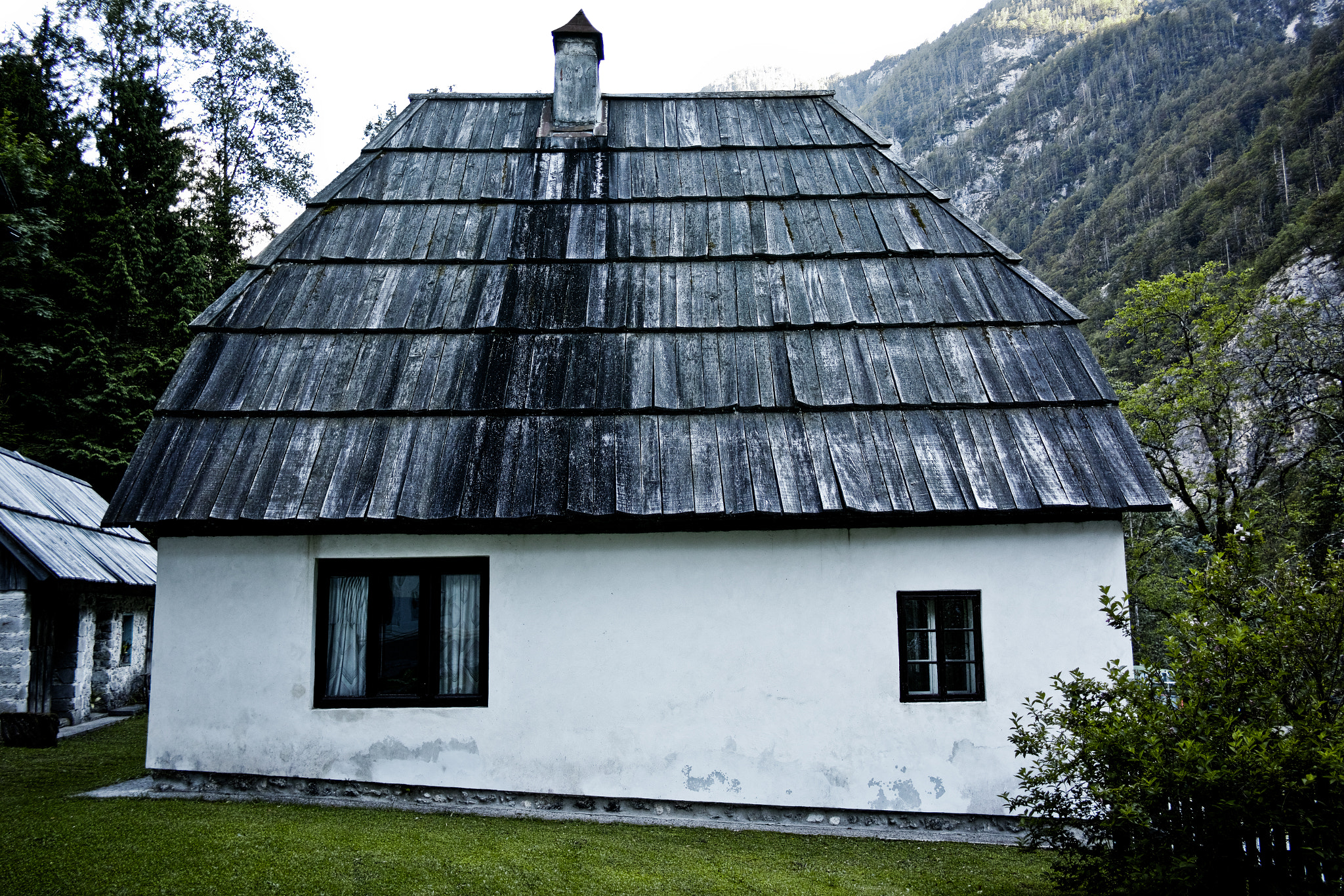 Sigma dp1 Quattro sample photo. House in slovenian alps photography