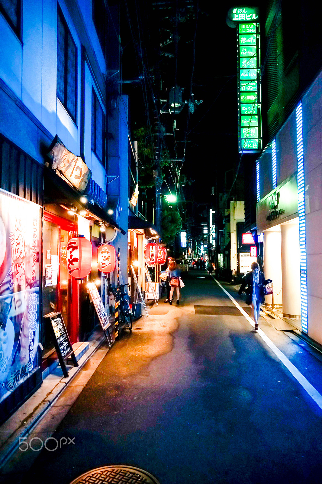 Sony Alpha NEX-7 + Sony Vario-Tessar T* E 16-70mm F4 ZA OSS sample photo. Kyoto street by night photography