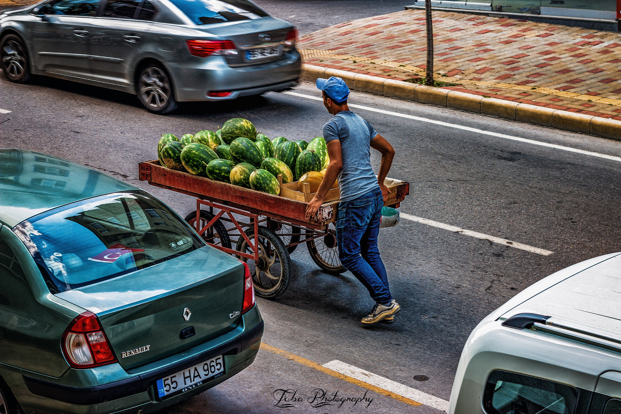 Canon EOS 70D + Canon EF 50mm F1.8 II sample photo. Street vendor photography