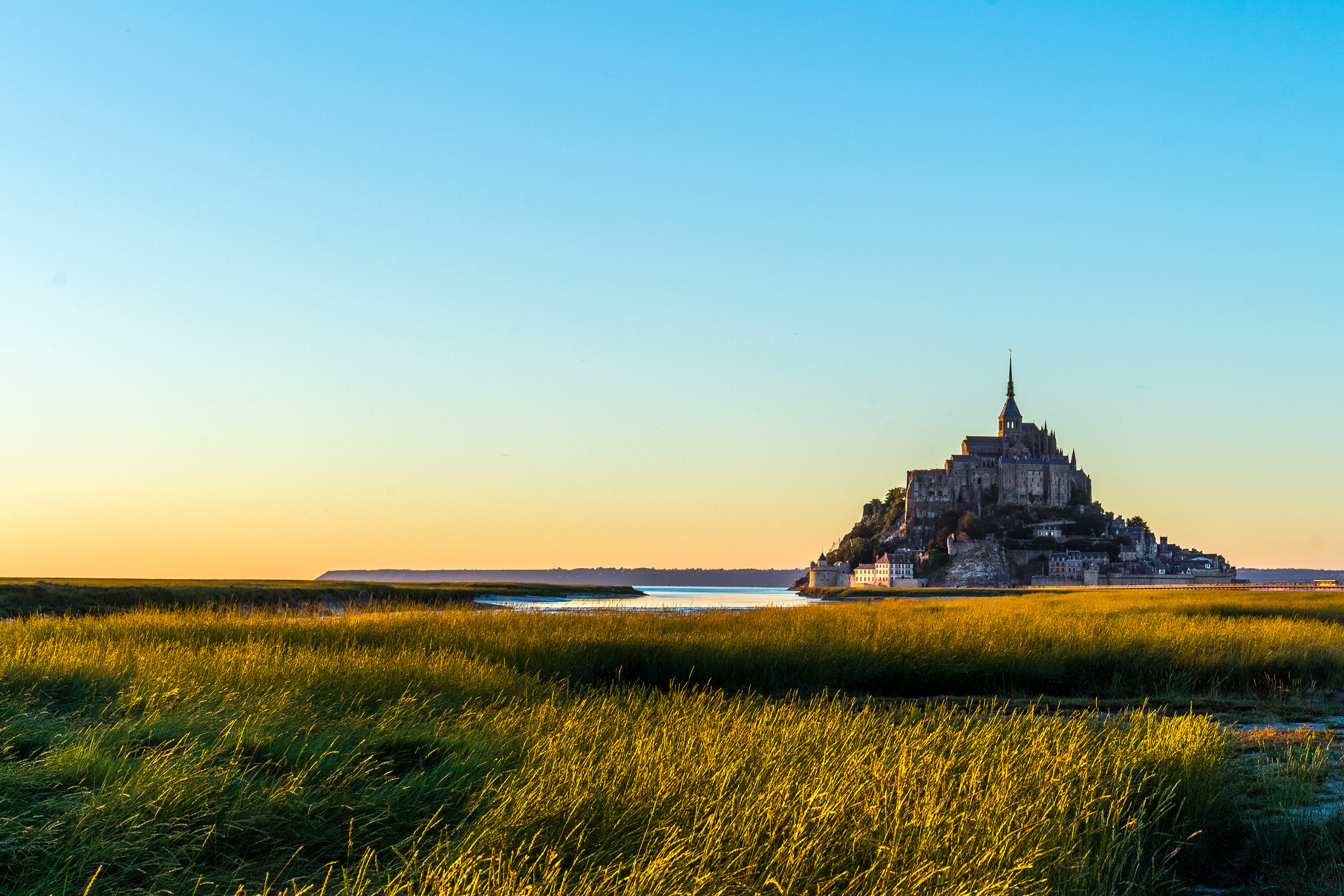 Canon EF 24-70mm F4L IS USM sample photo. Sunset over the mont saint-michel photography