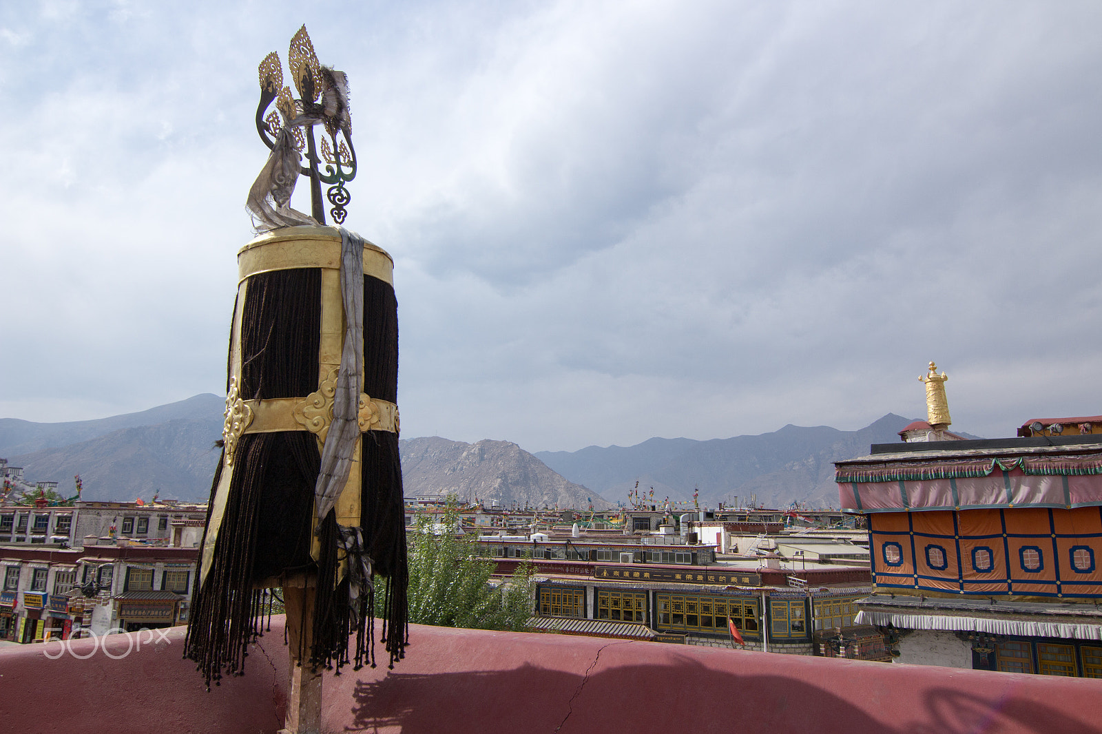 Canon EOS 100D (EOS Rebel SL1 / EOS Kiss X7) sample photo. Over the rooftops of lhasa, tibet photography