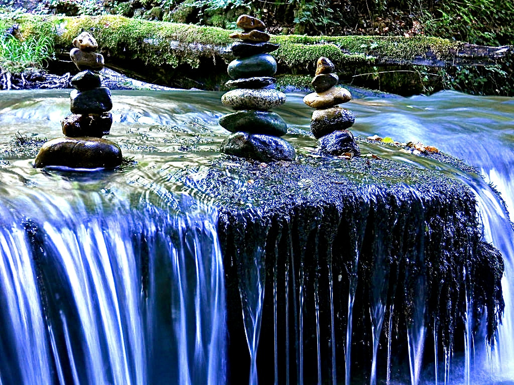 Nikon Coolpix L22 sample photo. Some rocks on the waterfall photography