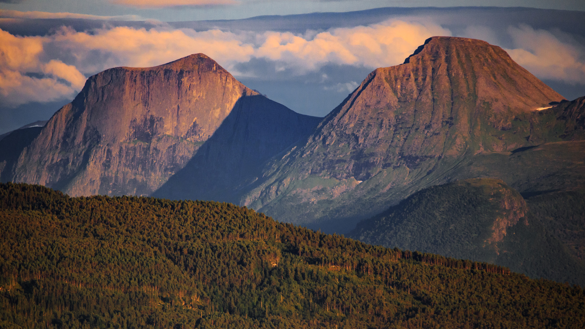Canon EF 100-400mm F4.5-5.6L IS USM sample photo. Peaks photography