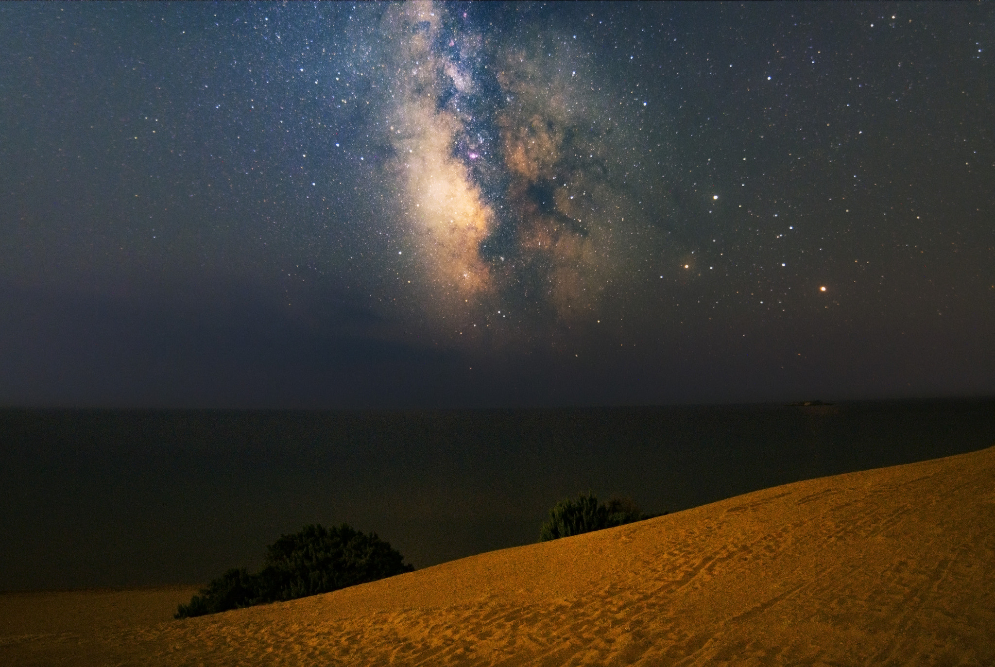 Samyang 14mm F2.8 ED AS IF UMC sample photo. Desert galaxy photography