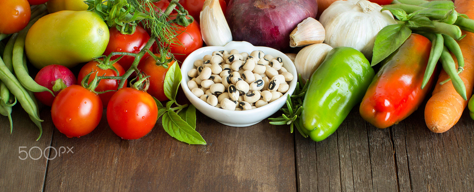 Canon EOS 650D (EOS Rebel T4i / EOS Kiss X6i) + Canon EF 50mm F1.2L USM sample photo. Black eyed peas in a bowl and vegetables photography