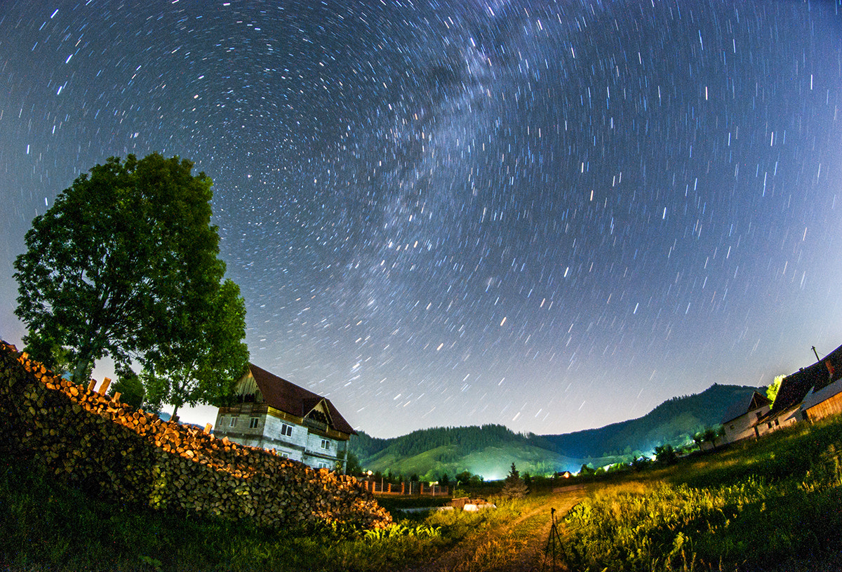 Nikon D90 + Samyang 8mm F3.5 Aspherical IF MC Fisheye sample photo. Late in the night photography