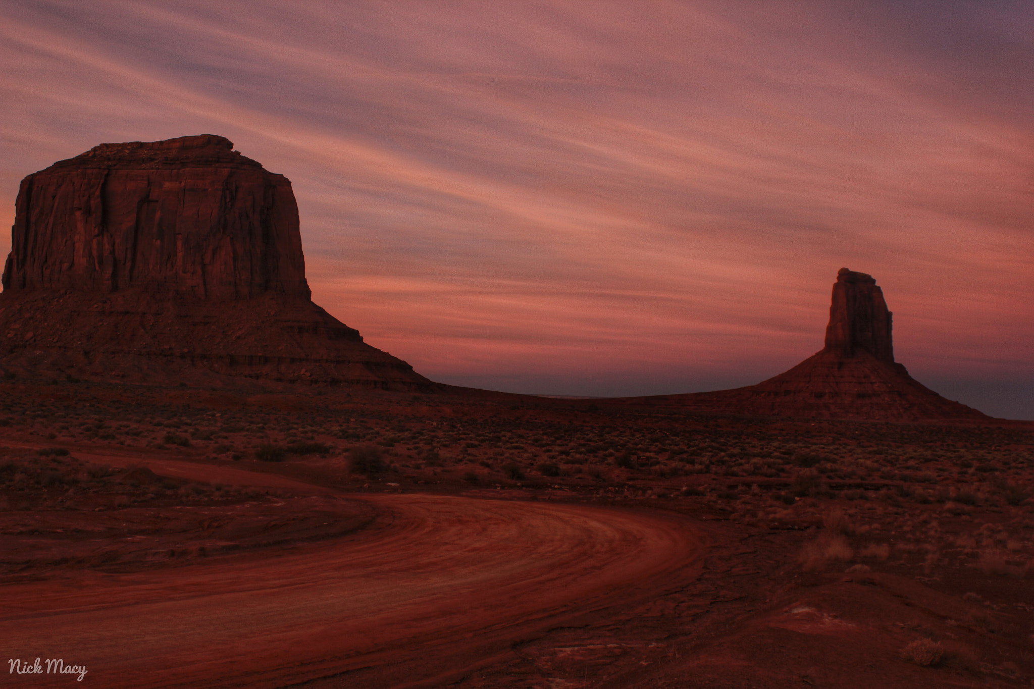 Canon EOS 550D (EOS Rebel T2i / EOS Kiss X4) + Canon EF 28-90mm f/4-5.6 sample photo. Cloudy sunset, shades of red at monument valley, utah. canon550d. photography