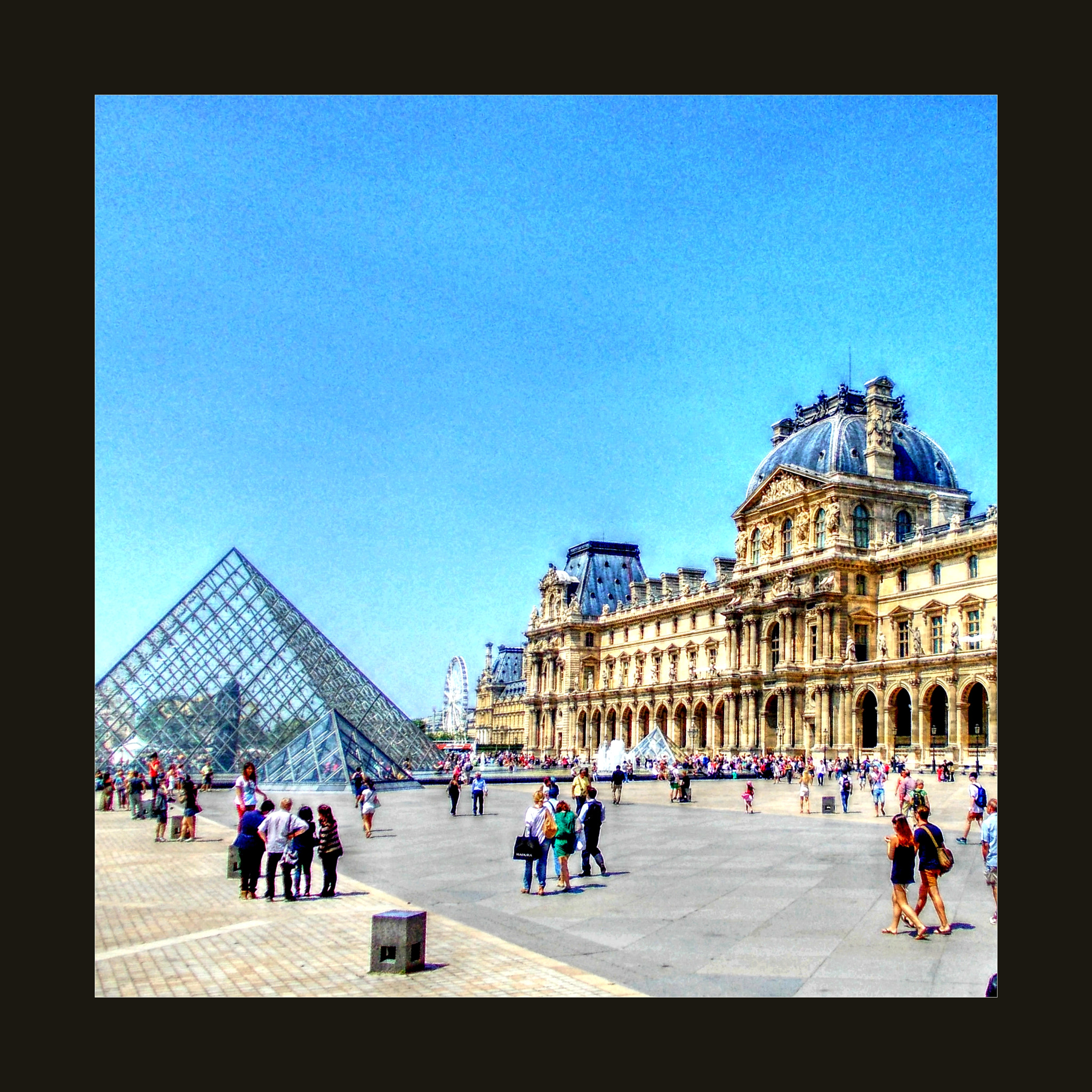 Nikon COOLPIX L23 sample photo. Courtyard of the louvre photography