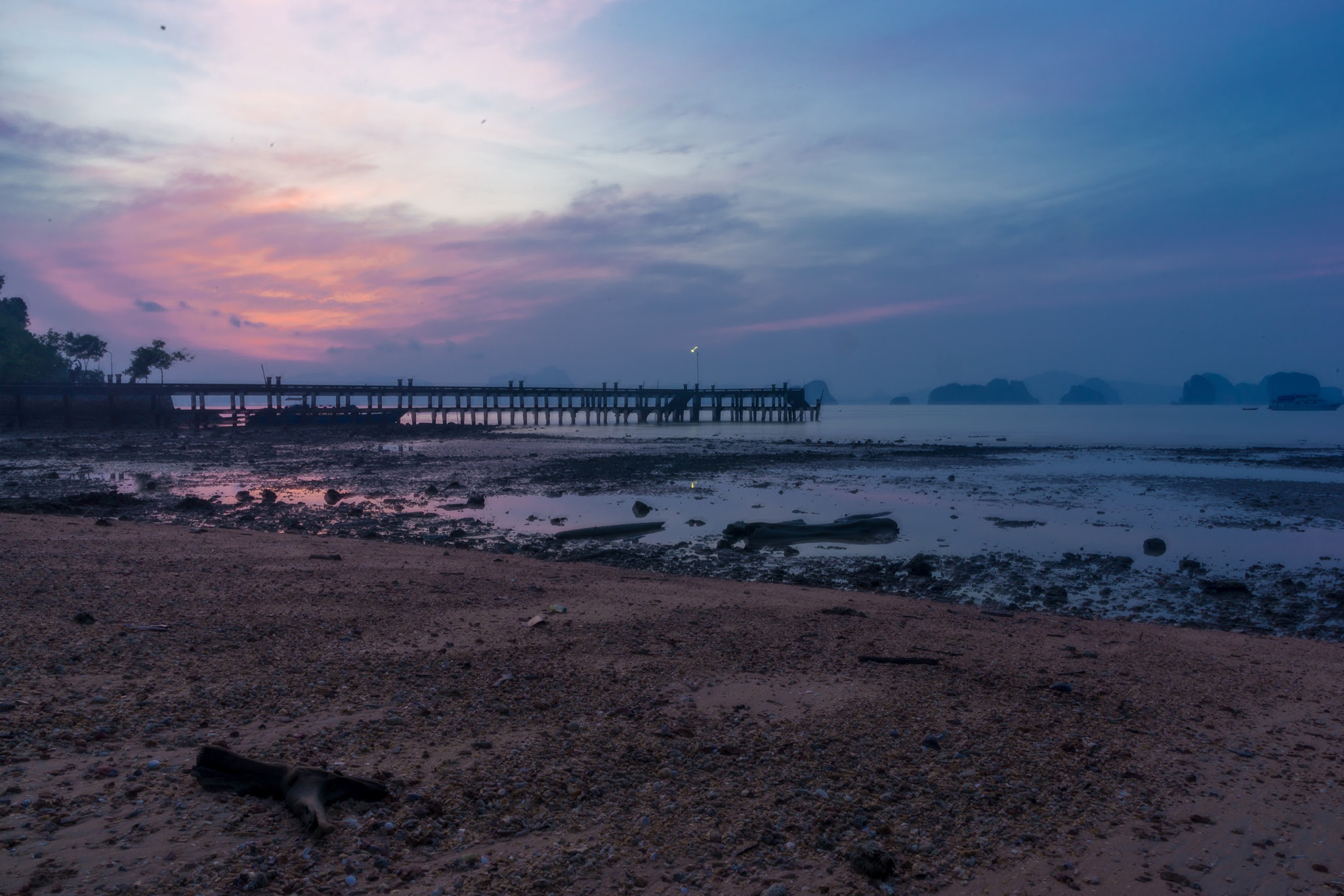 Sony a99 II + Sony 28-75mm F2.8 SAM sample photo. Dragon spine pier photography