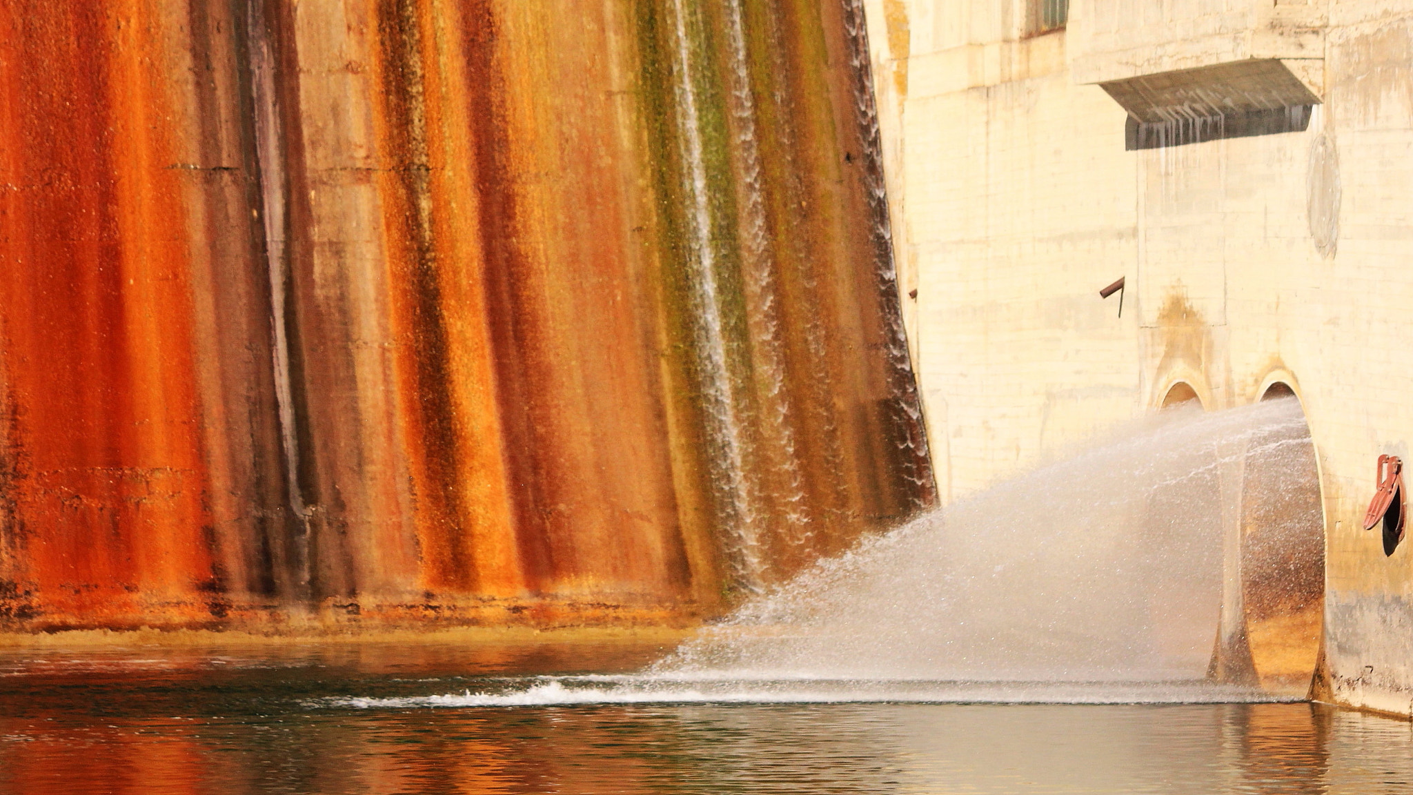 Canon EF-S 55-250mm F4-5.6 IS II sample photo. Water works photography