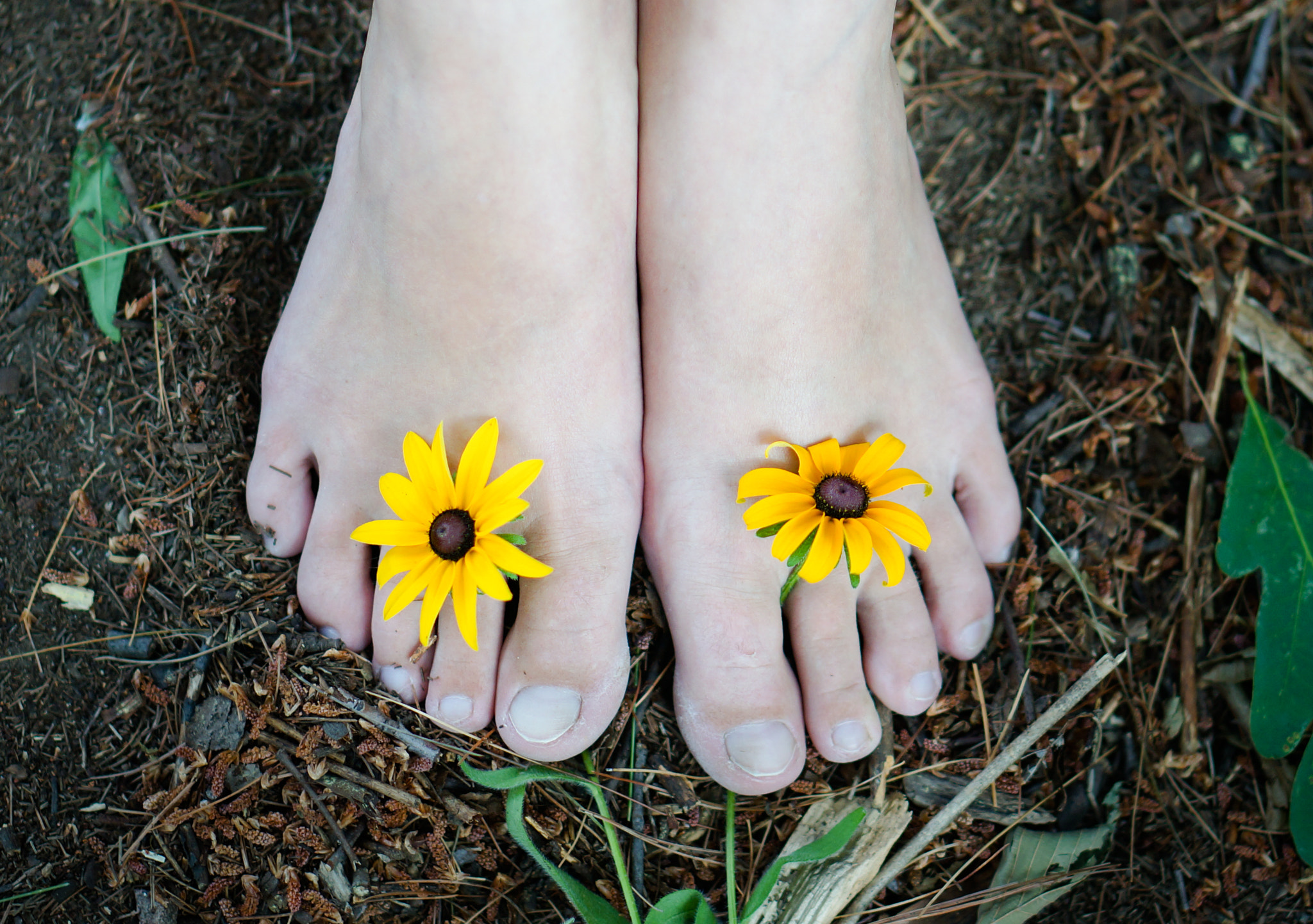 Sony Alpha NEX-5R sample photo. Floral feet photography