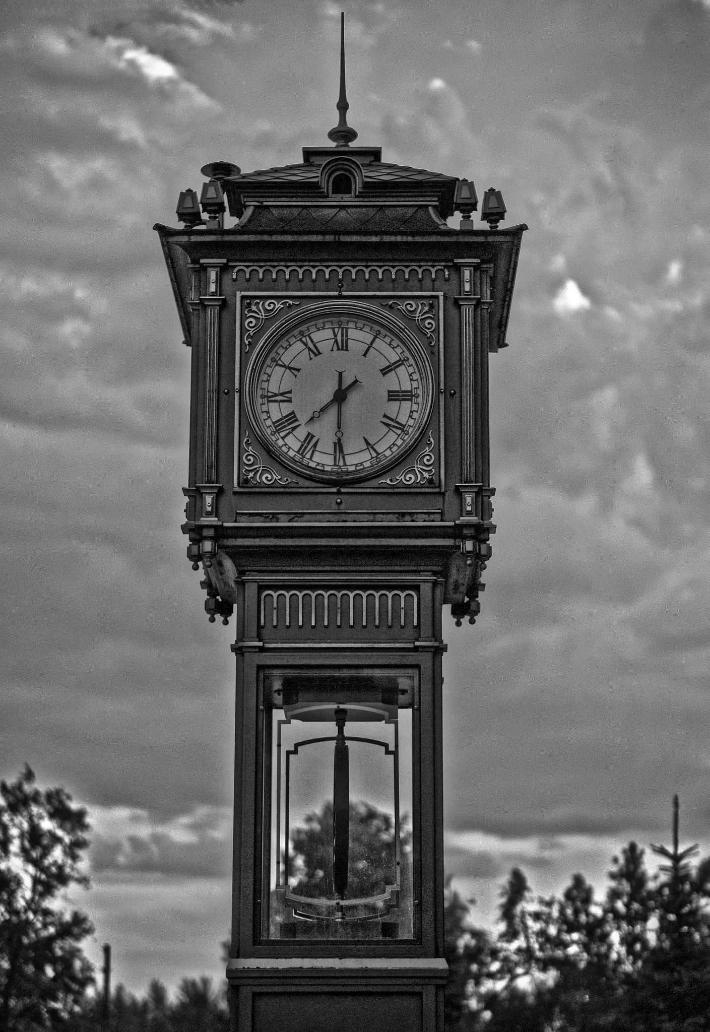 Sony Alpha NEX-5N + E 50mm F1.8 OSS sample photo. Old clock photography