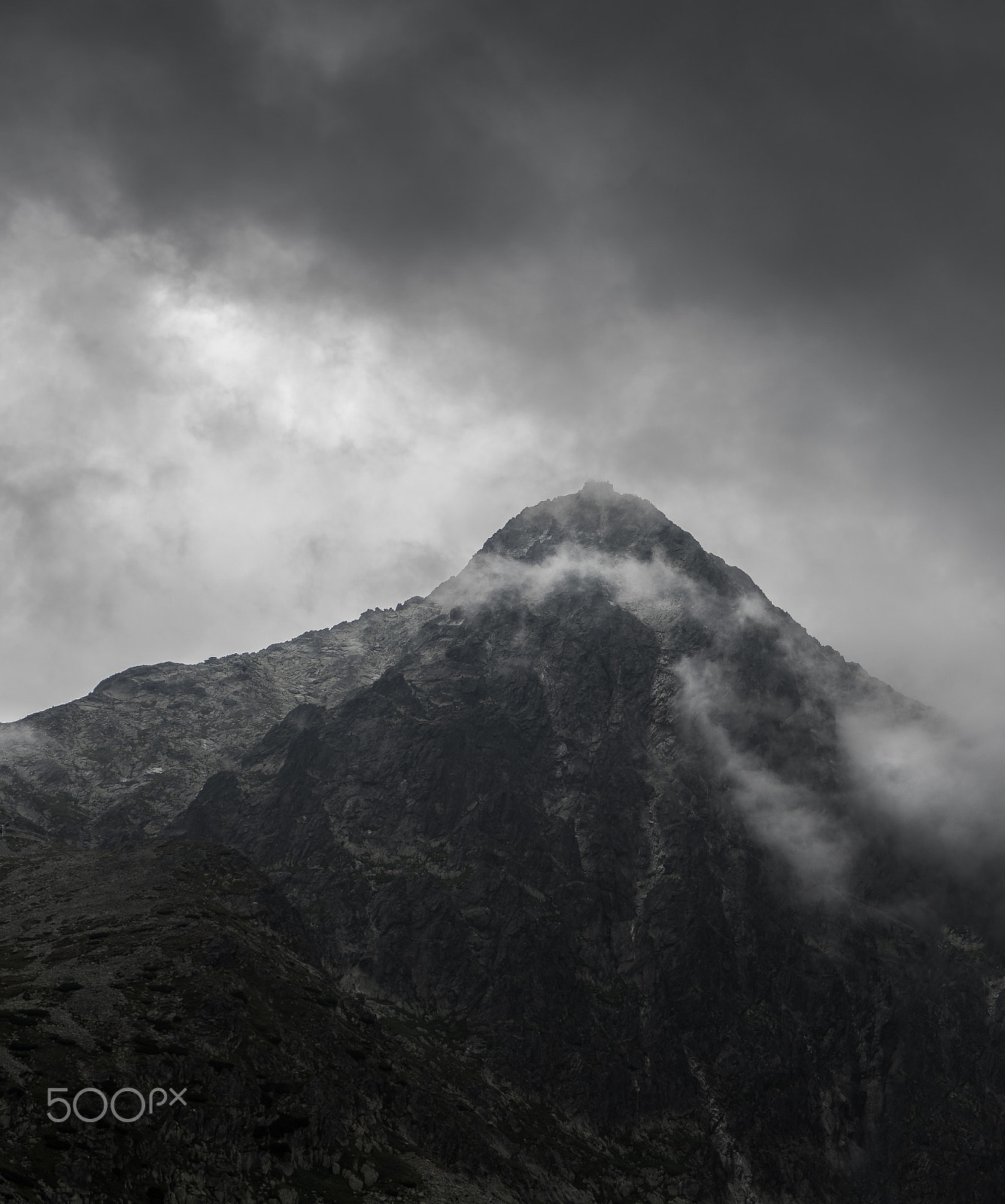 Olympus OM-D E-M5 II + OLYMPUS M.12-50mm F3.5-6.3 sample photo. Moody mountains photography