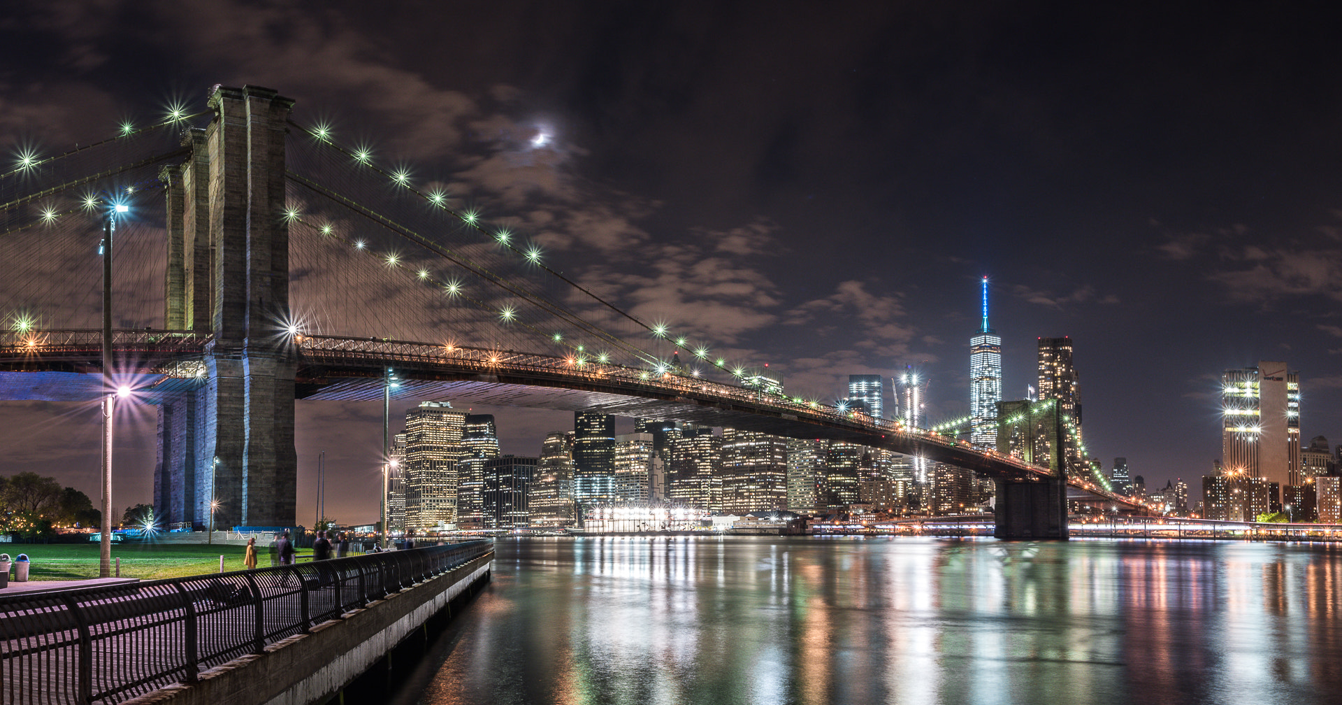 Nikon D5500 + Sigma 17-70mm F2.8-4 DC Macro OS HSM | C sample photo. Brooklyn bridge panorama in the night photography