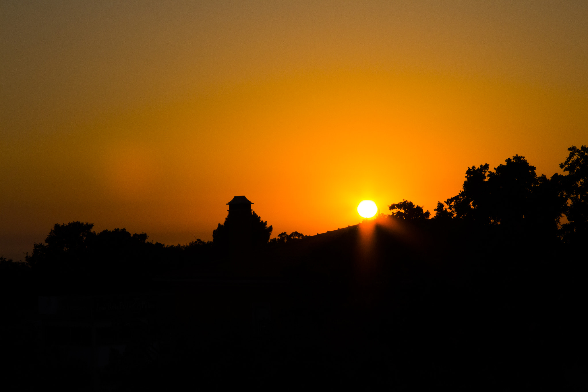 Canon EF-S 17-85mm F4-5.6 IS USM sample photo. Sunset on the rooftop photography