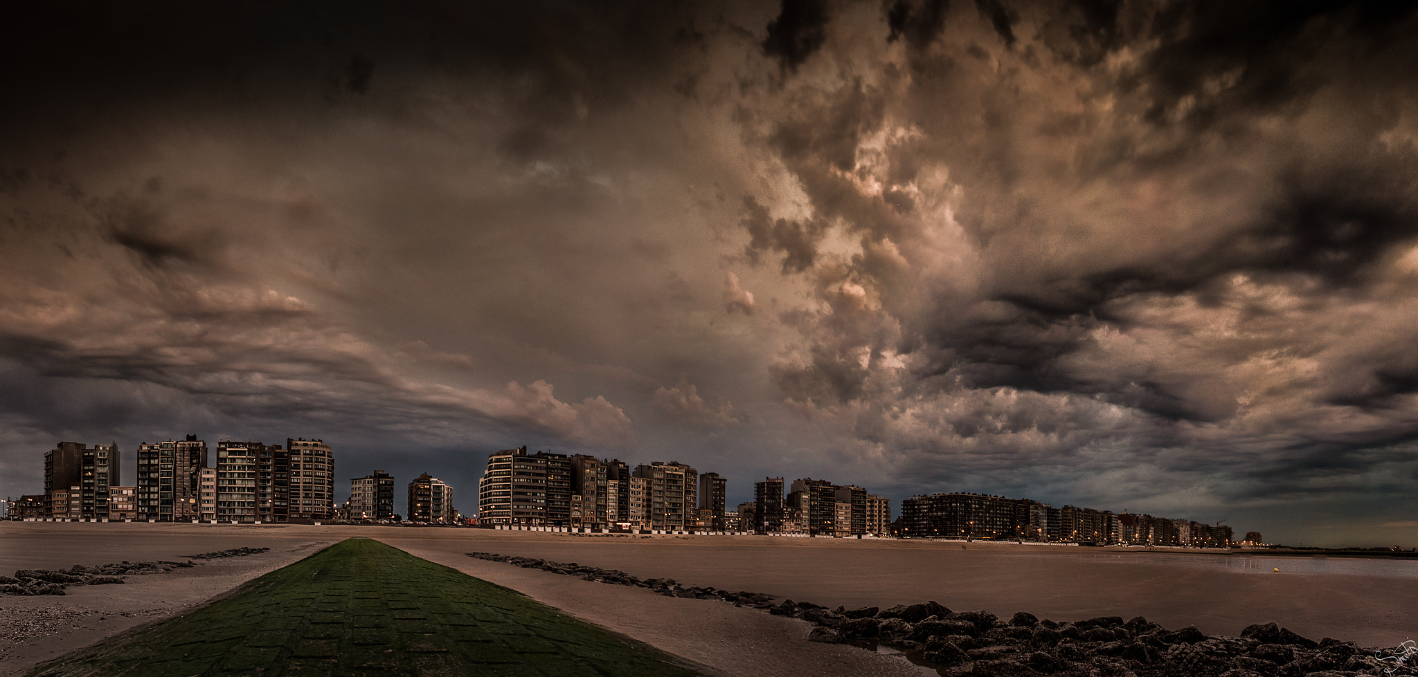 Sigma 17-70mm F2.8-4 DC Macro OS HSM | C sample photo. Cumulonimbus in westende (belgian coast), belgium. photography