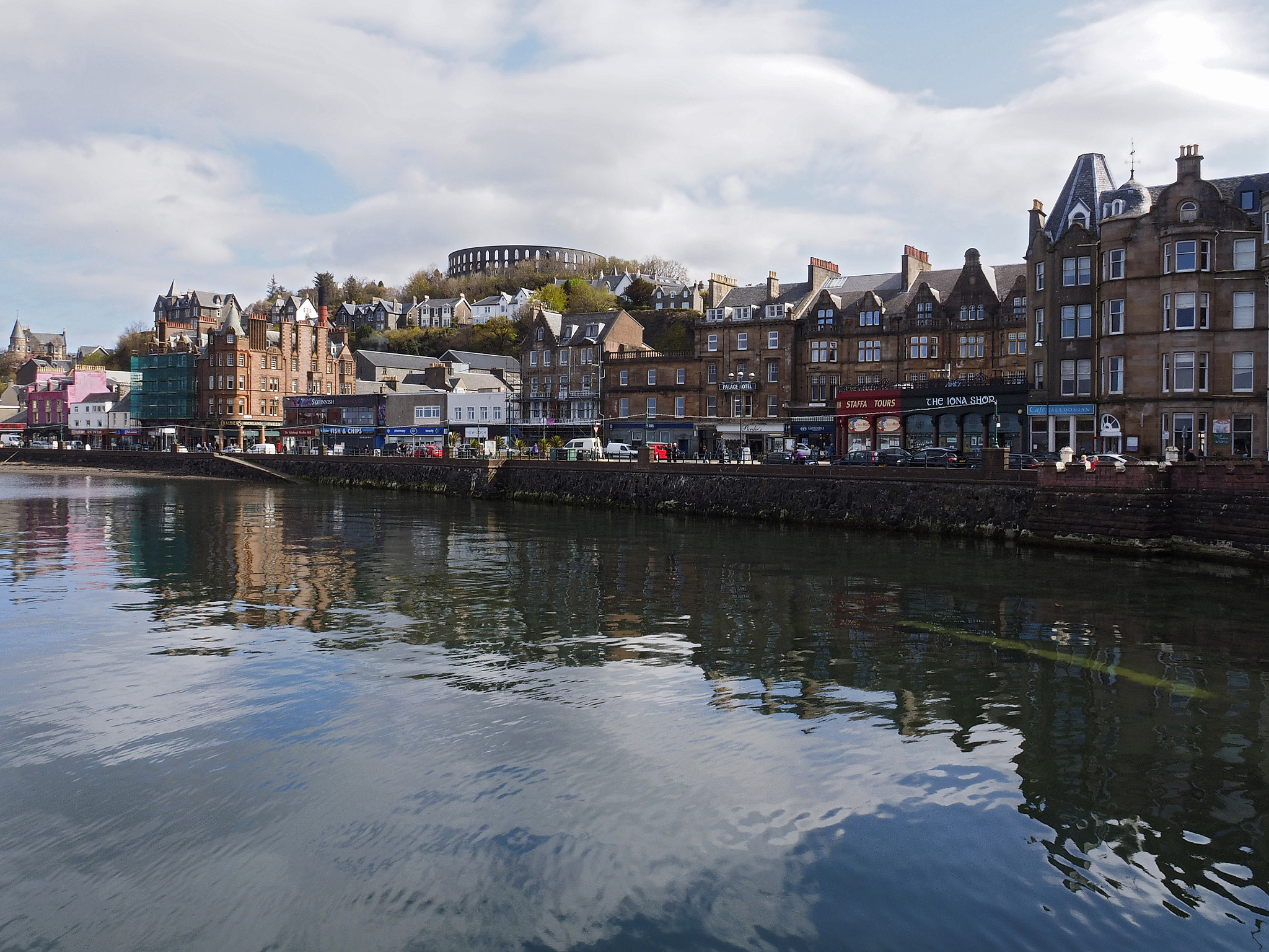 Olympus OM-D E-M1 sample photo. Oben harbour in scotland showing skyline and reflections in the water photography