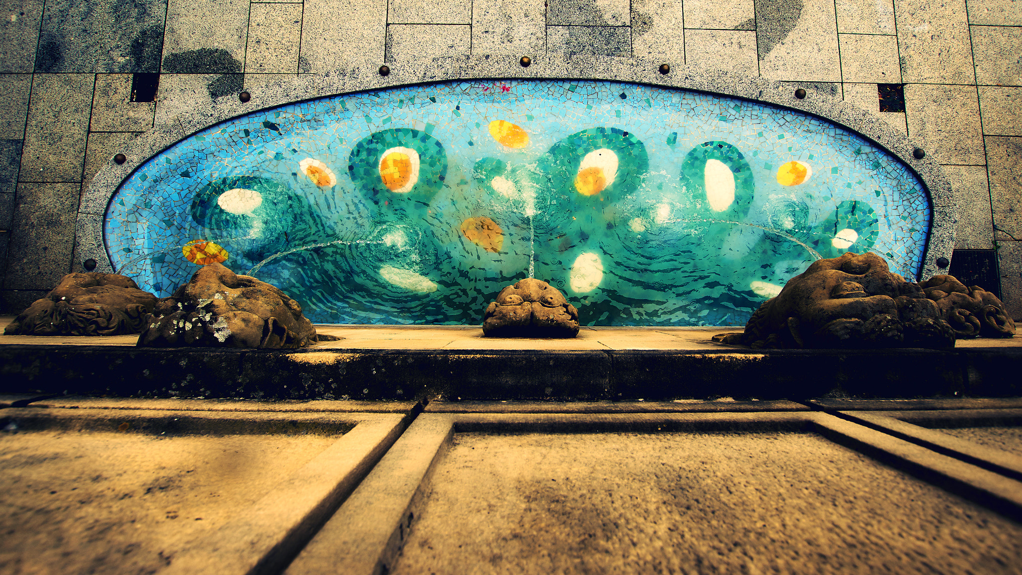 Sony ILCA-77M2 + 10-20mm F3.5 sample photo. Fountain at the notre dame cathedral, luxembourg photography