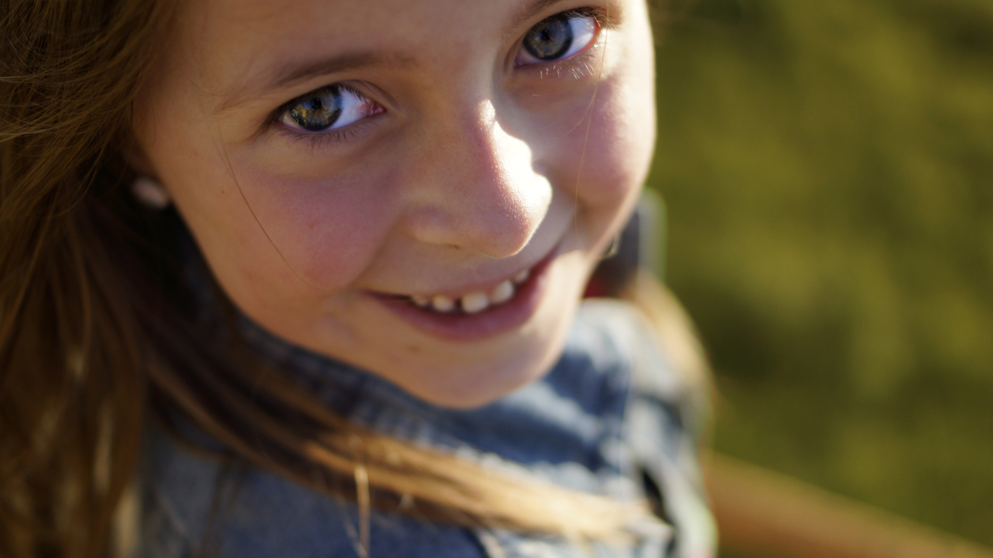 Sony SLT-A65 (SLT-A65V) + Sony DT 35mm F1.8 SAM sample photo. Blue eye kid photography