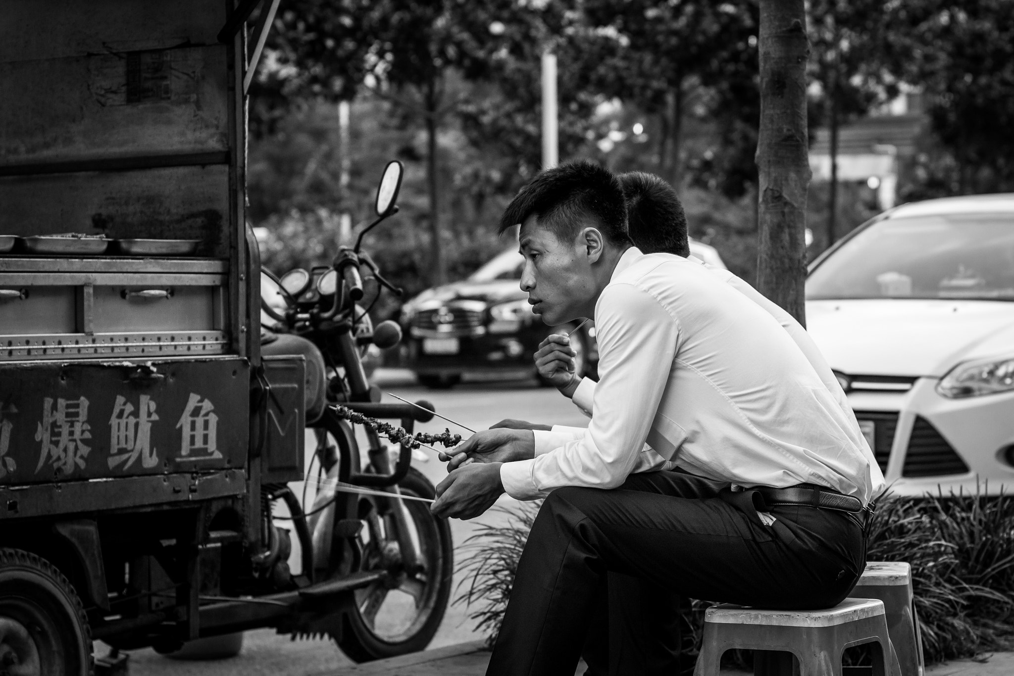 Canon EOS 100D (EOS Rebel SL1 / EOS Kiss X7) + Canon EF 50mm F1.4 USM sample photo. Class against simplicity photography
