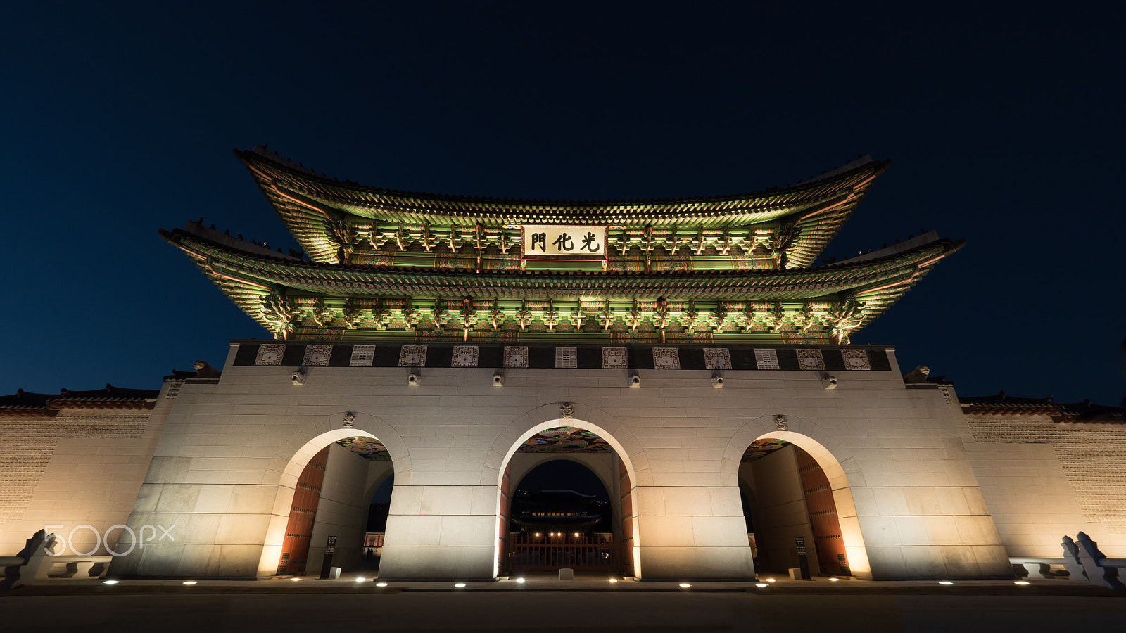 Panasonic Lumix DMC-GH4 + Olympus M.Zuiko Digital ED 7-14mm F2.8 PRO sample photo. Gwanghwamun gate in night seoul, south korea photography